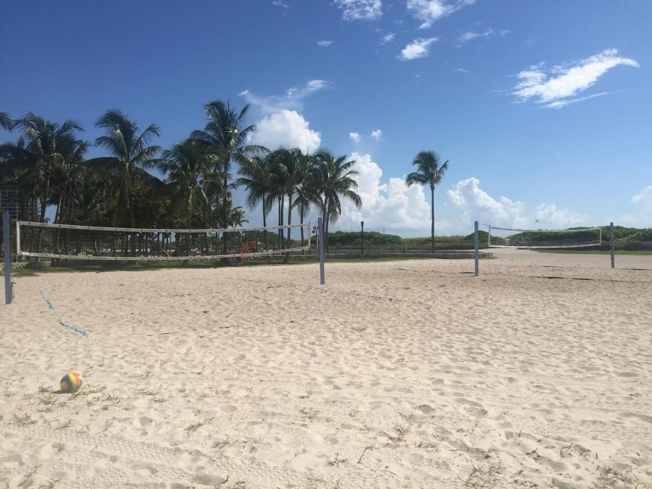 Heart of South Beach / Modern Apartment / Ocean Drive - Carlyle view 5