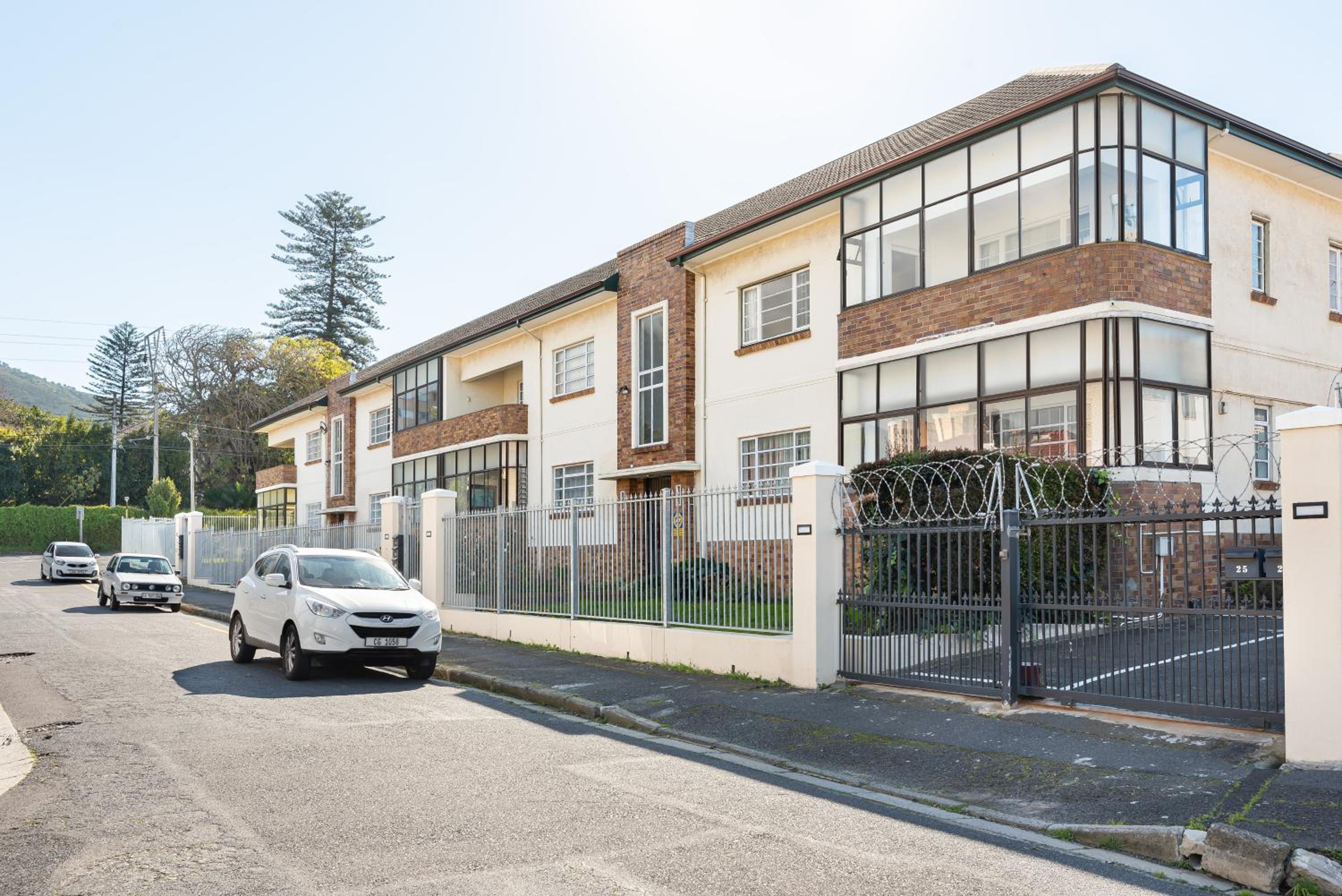 Elegant Waterfront Apartment with No Loadshedding