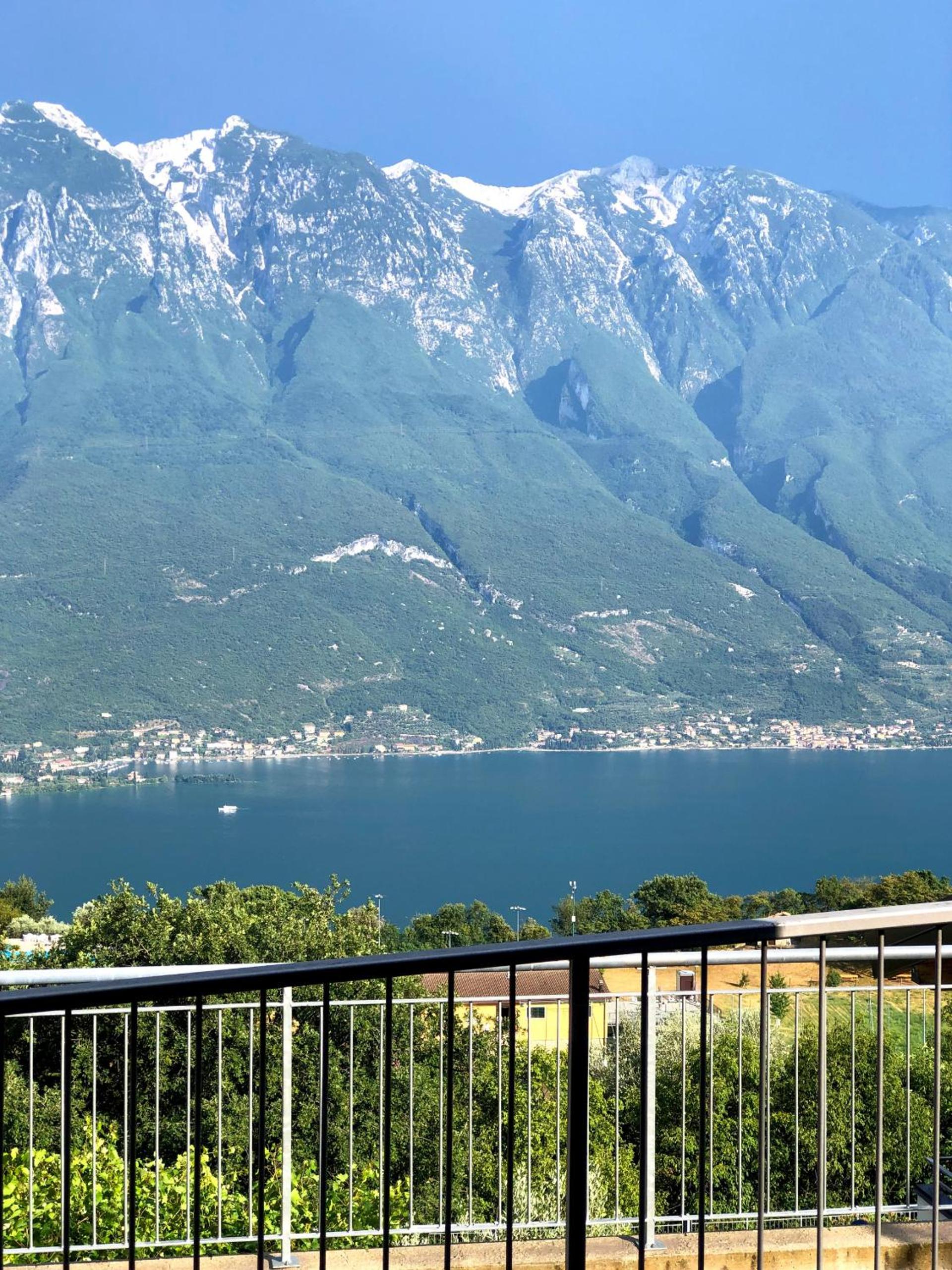 La Quiete 07 lake view Apartment by Gardadomusmea view 3