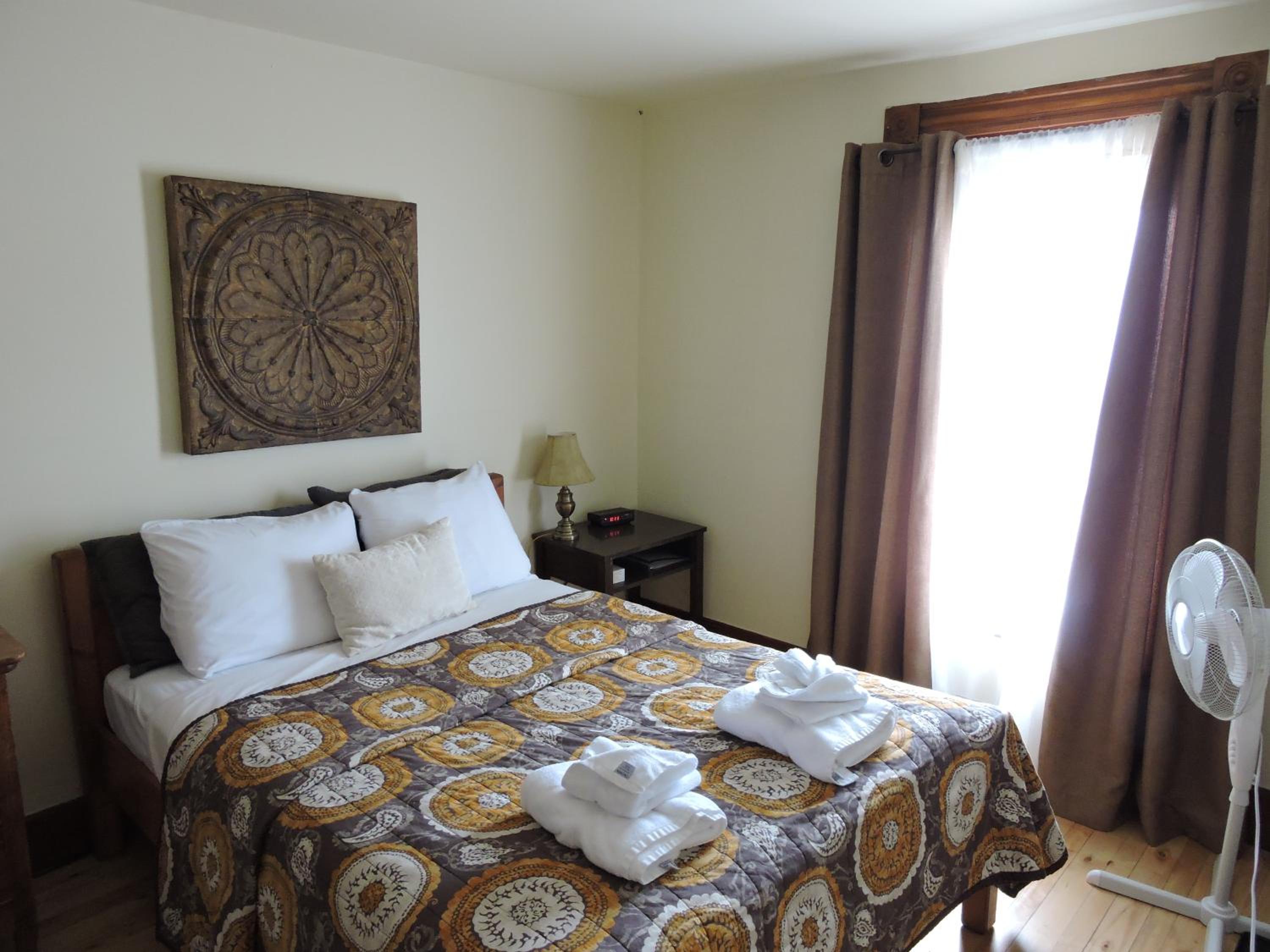 Auberge Ayer's Cliff
