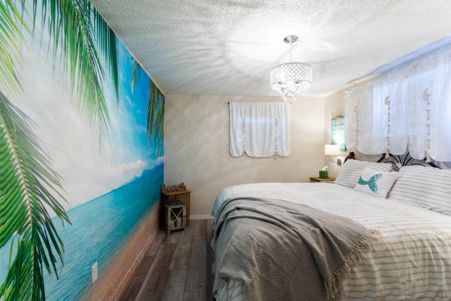 Beach Cottage with heated pool just off Siesta Key - Property Image 8