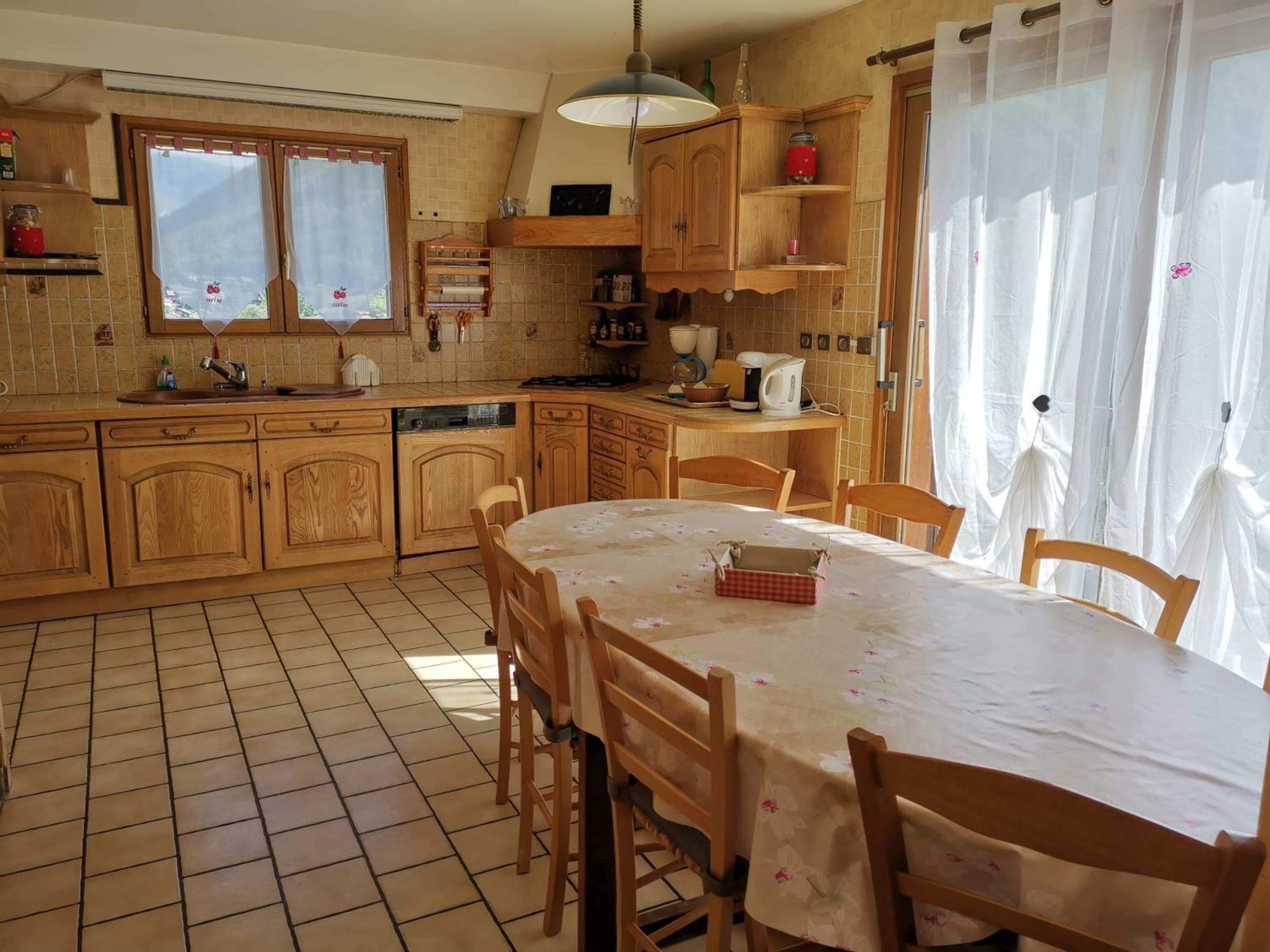 Chalet les Lurins view 3