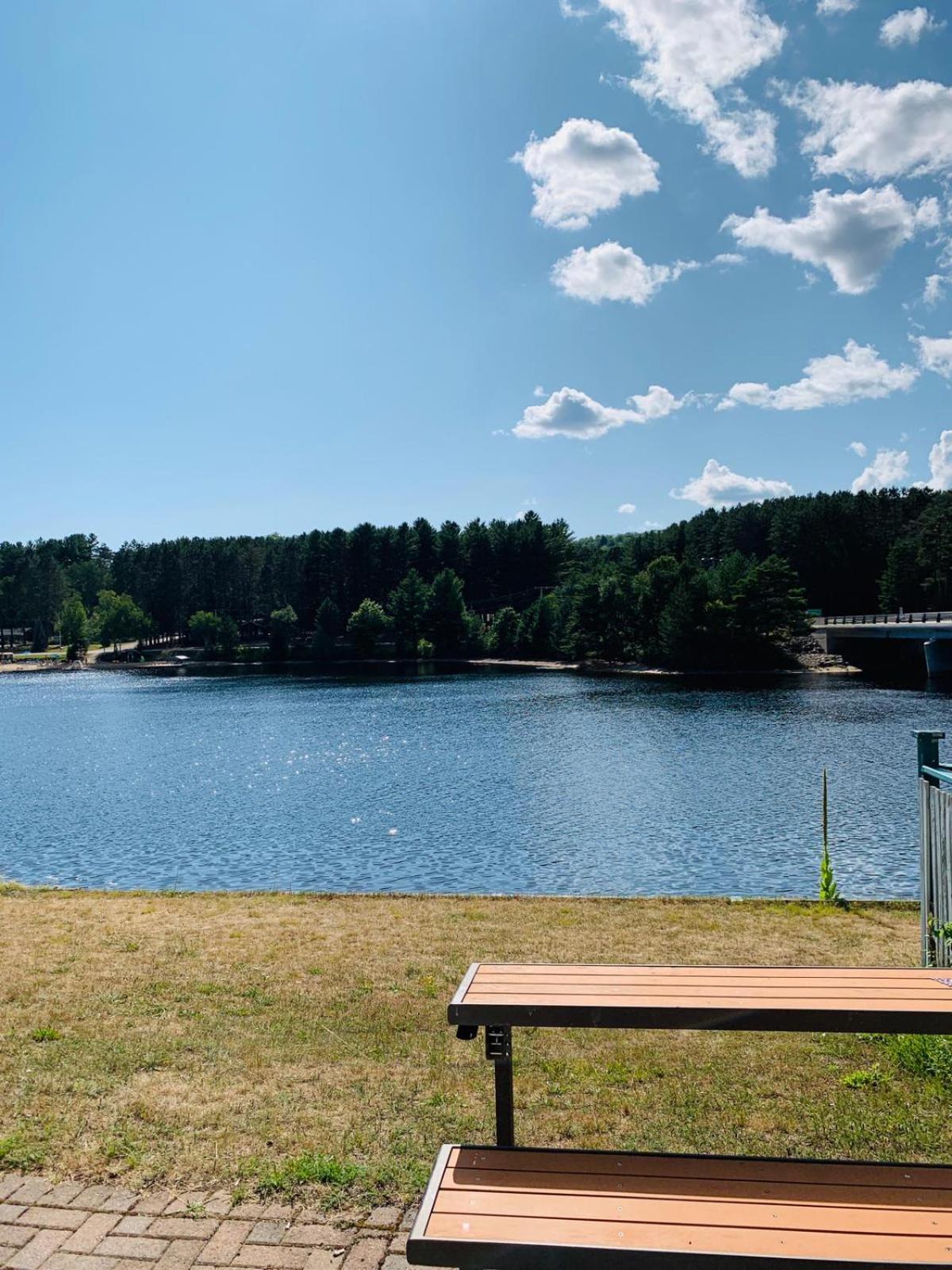 Algonquin Lakeside Inn