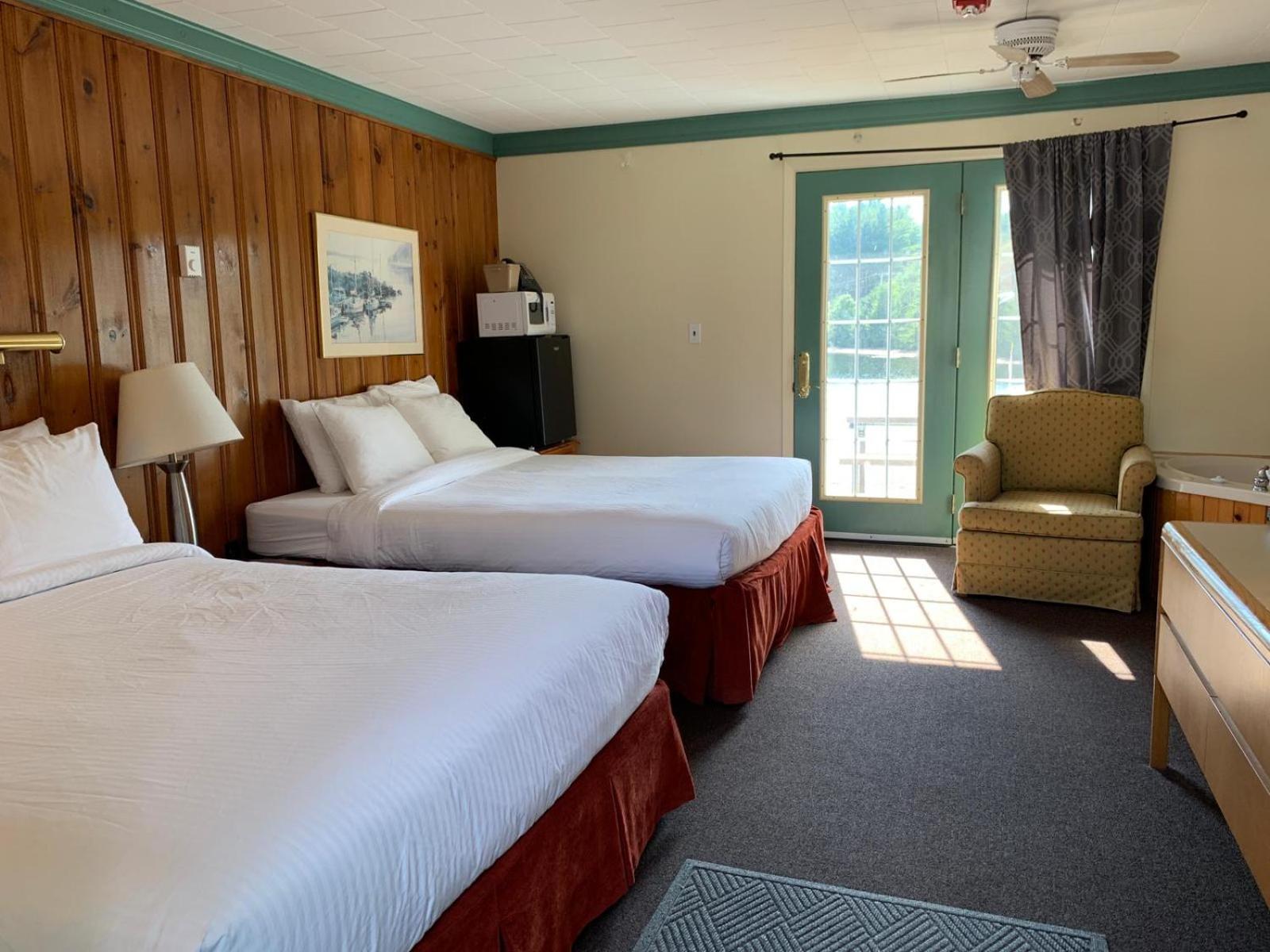 Algonquin Lakeside Inn
