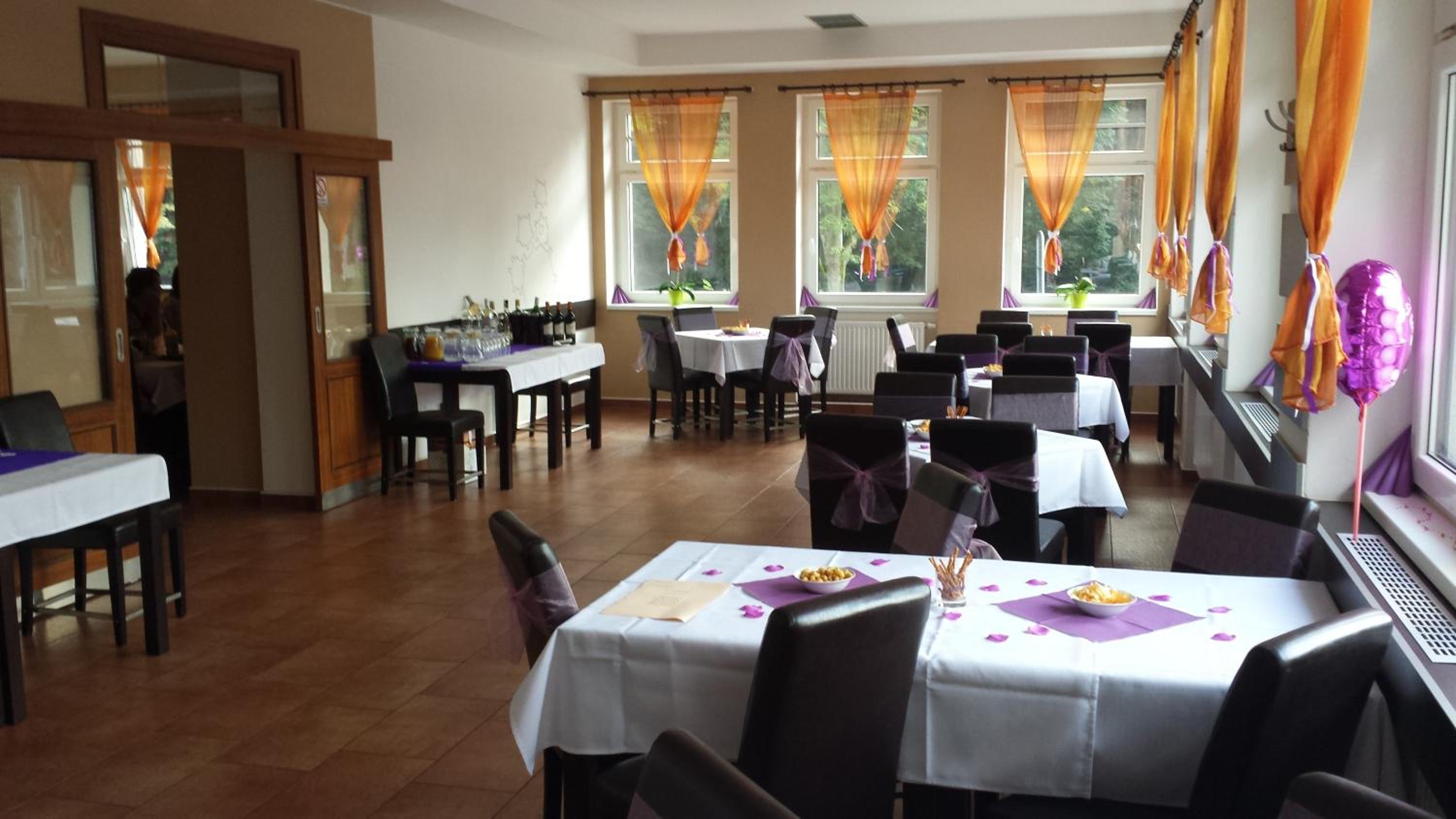 Restaurace a penzion Zděná Bouda