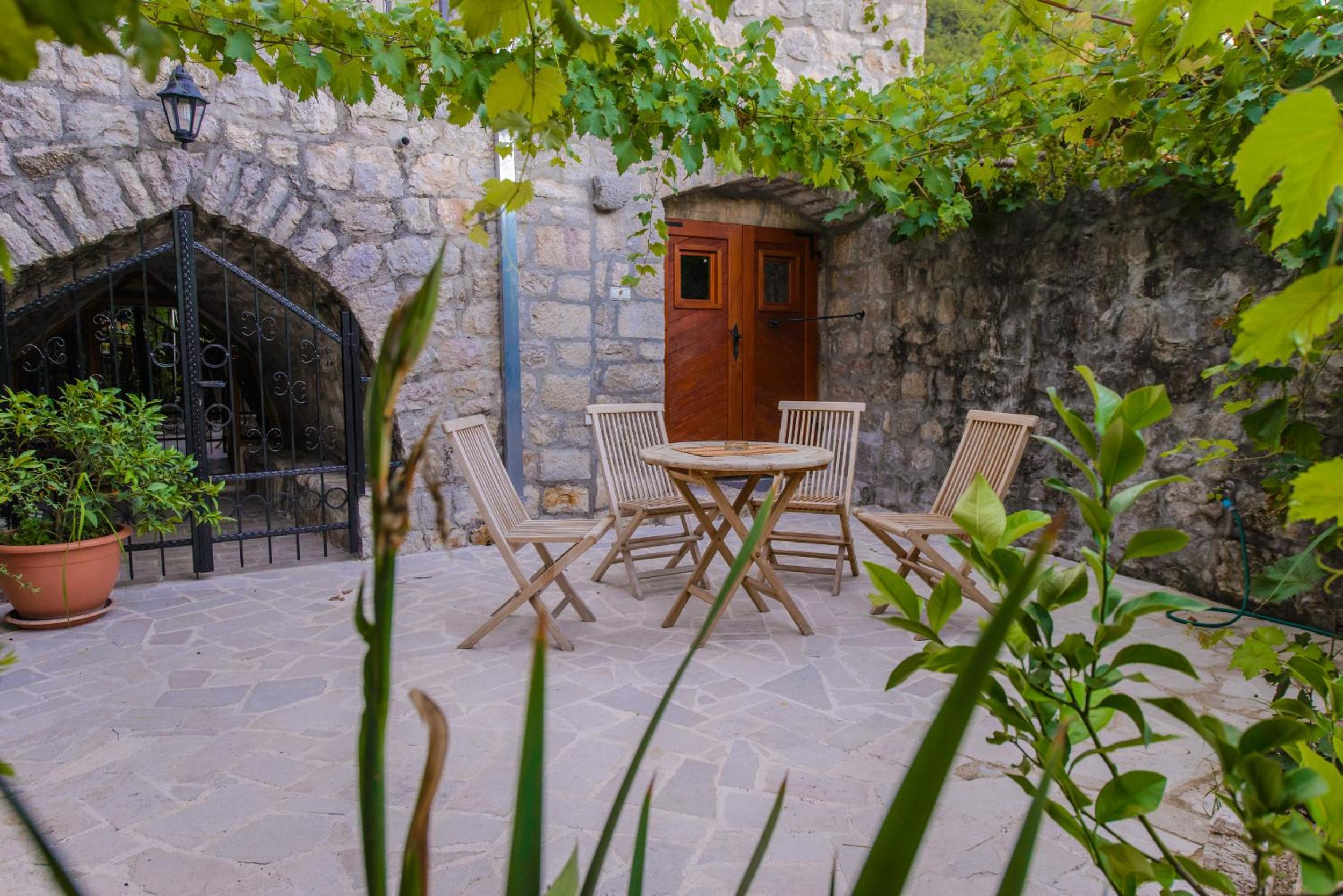 Photo 33