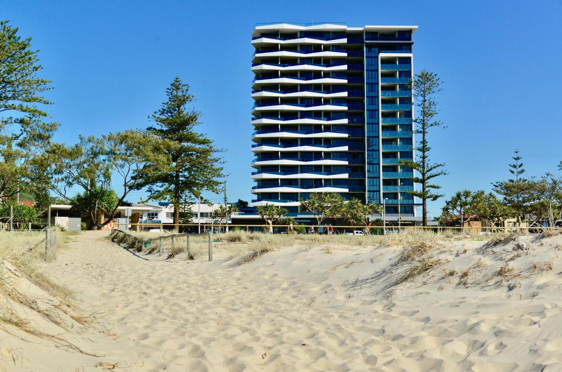 Hotel Iconic Kirra Beach Resort - Image 1