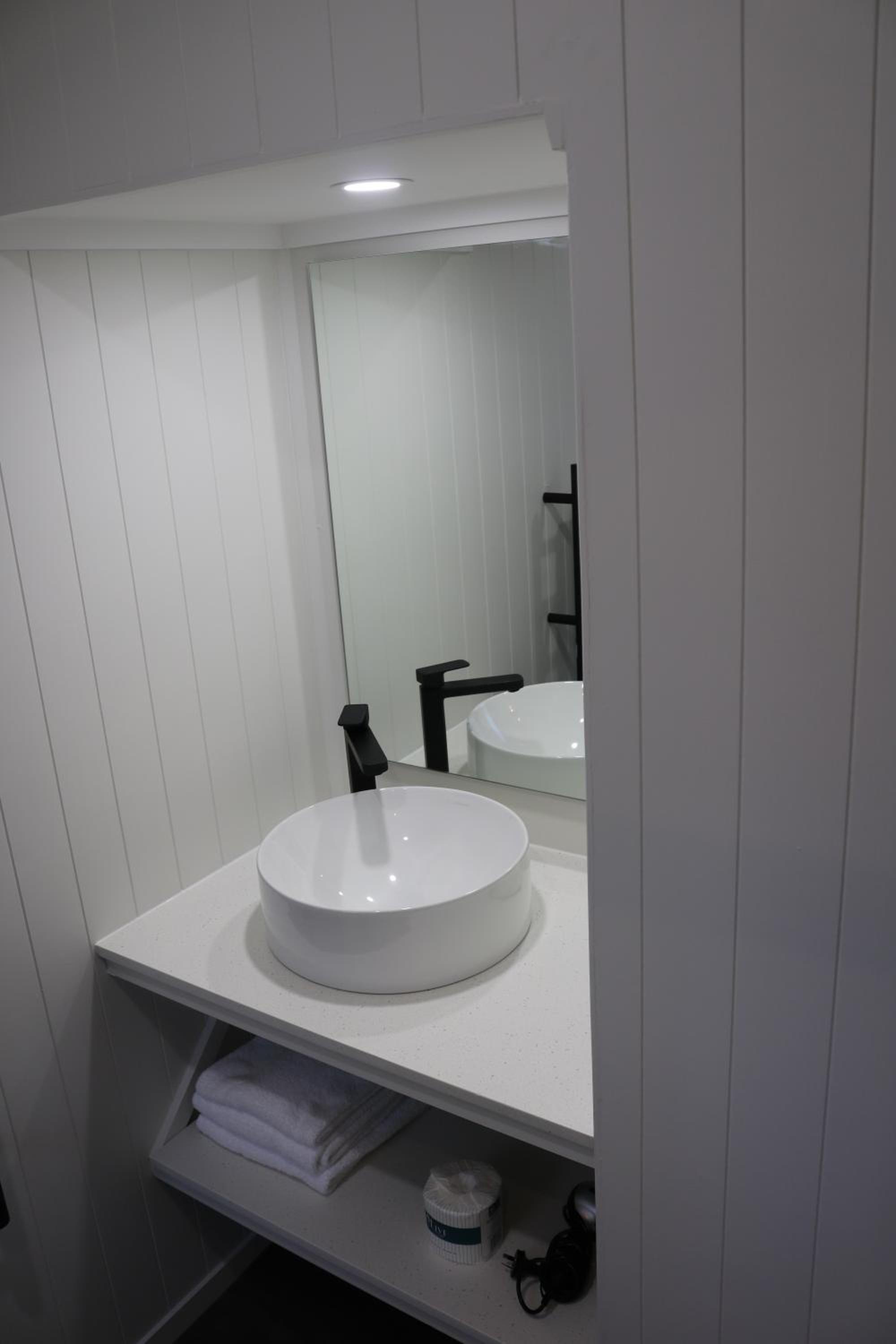 Aura Accommodation