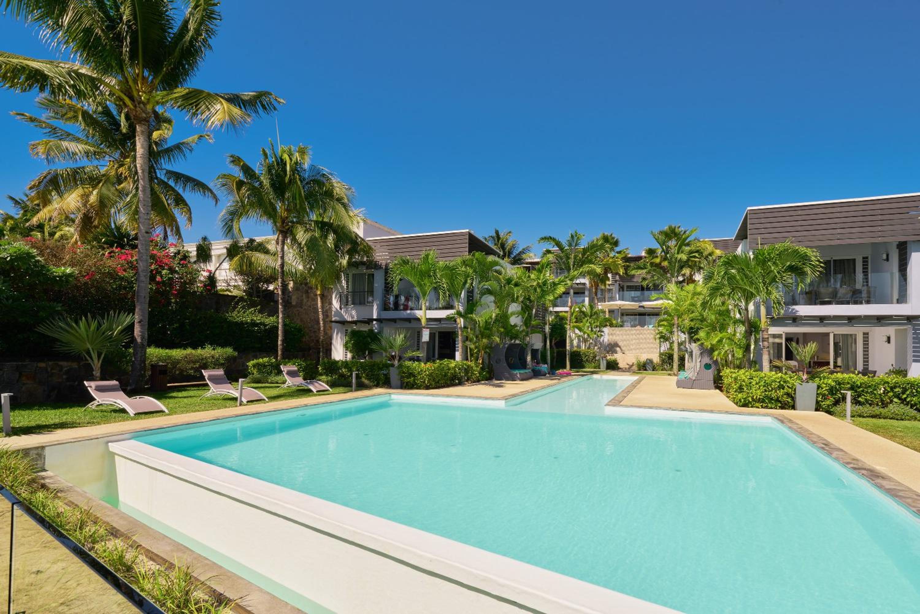 Plage Bleue Beachfront Apartments by LOV view 4