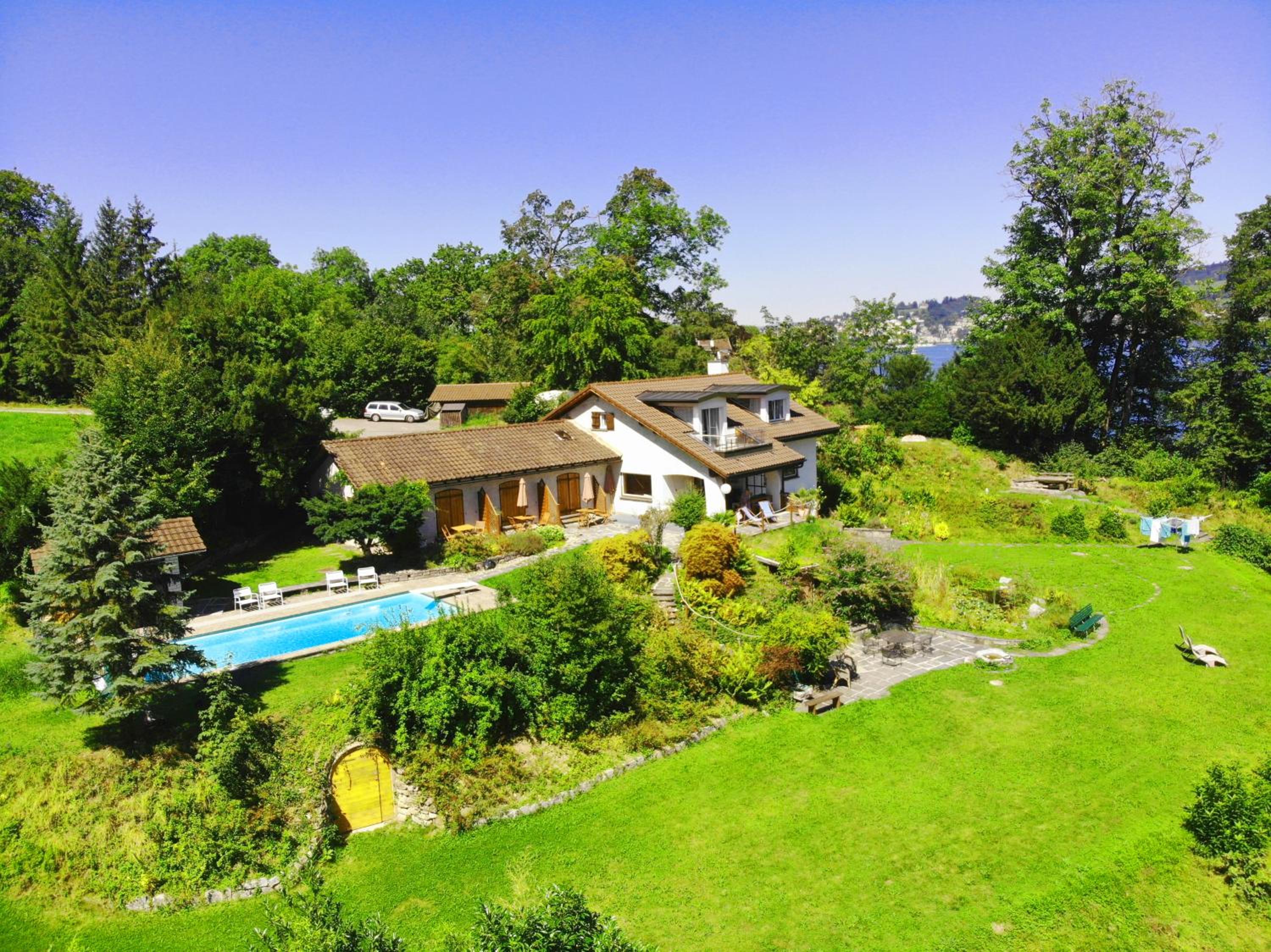 Lake Villa Lotus view 4