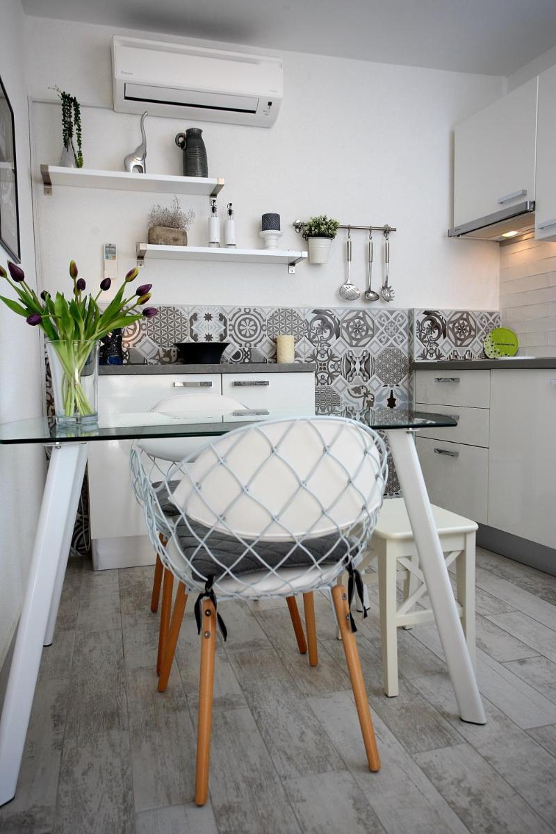 Charming Seaside Apartment view 2