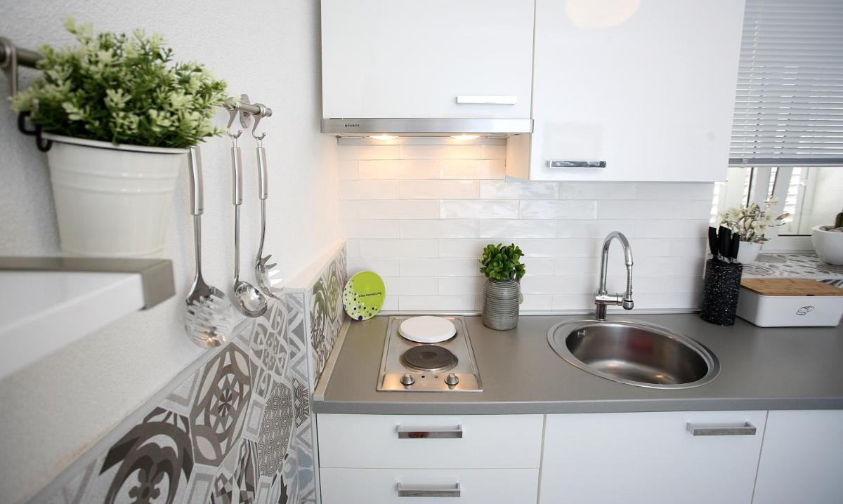 Charming Seaside Apartment view 5