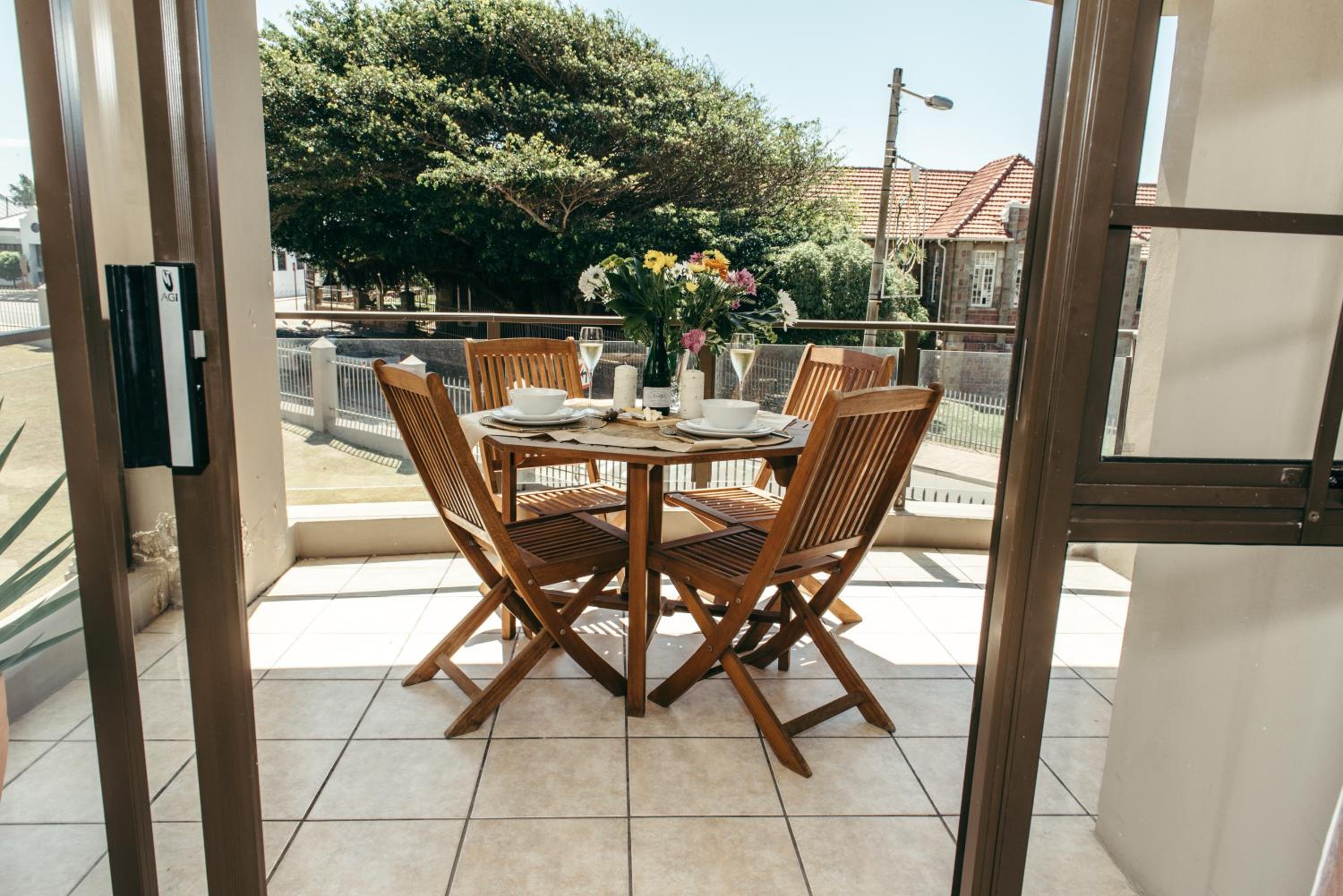 2-Bedroom Apartment within 1km of The Point Beach view 3
