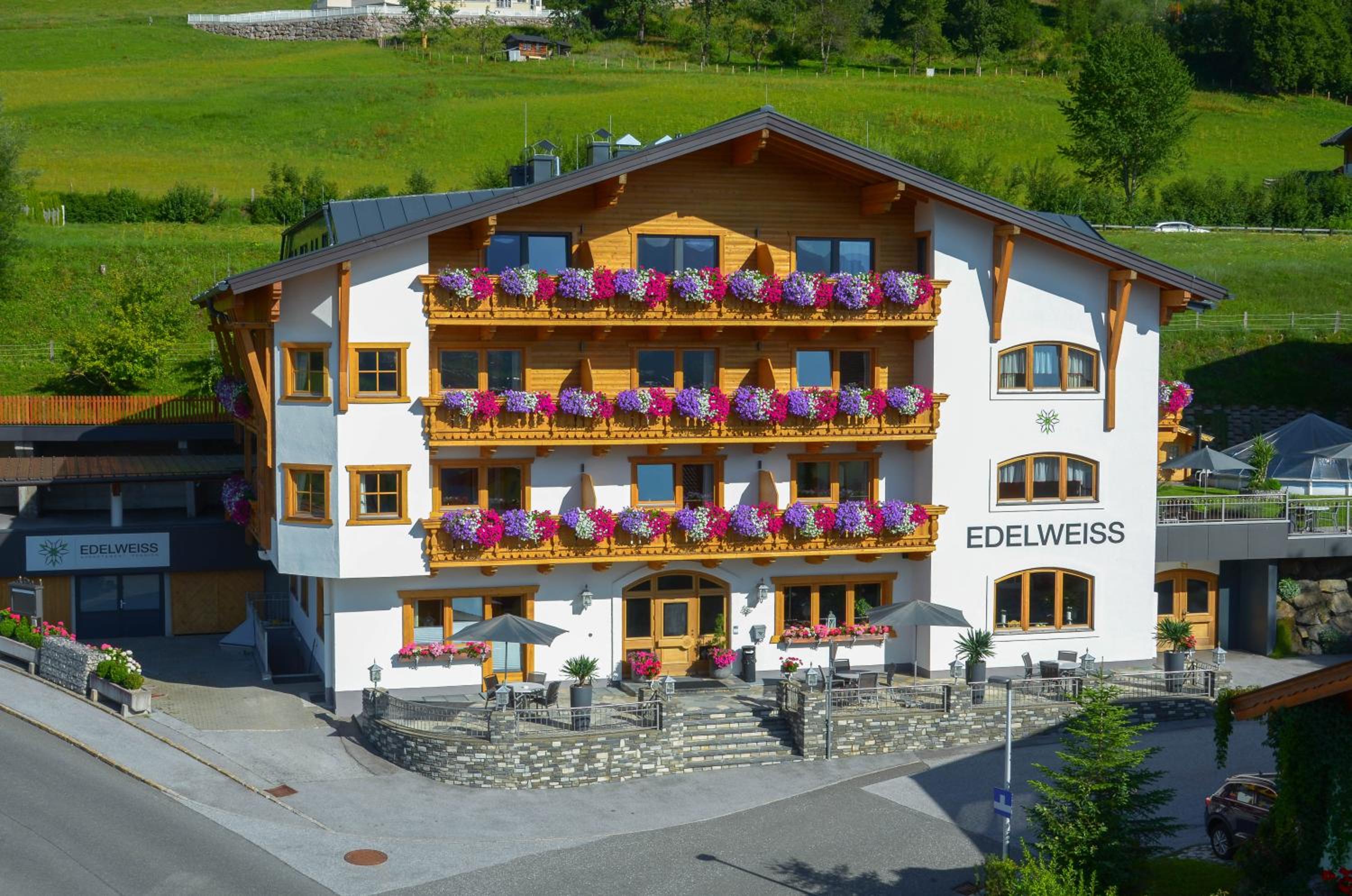 Hotel Pension Edelweiß - Image 1