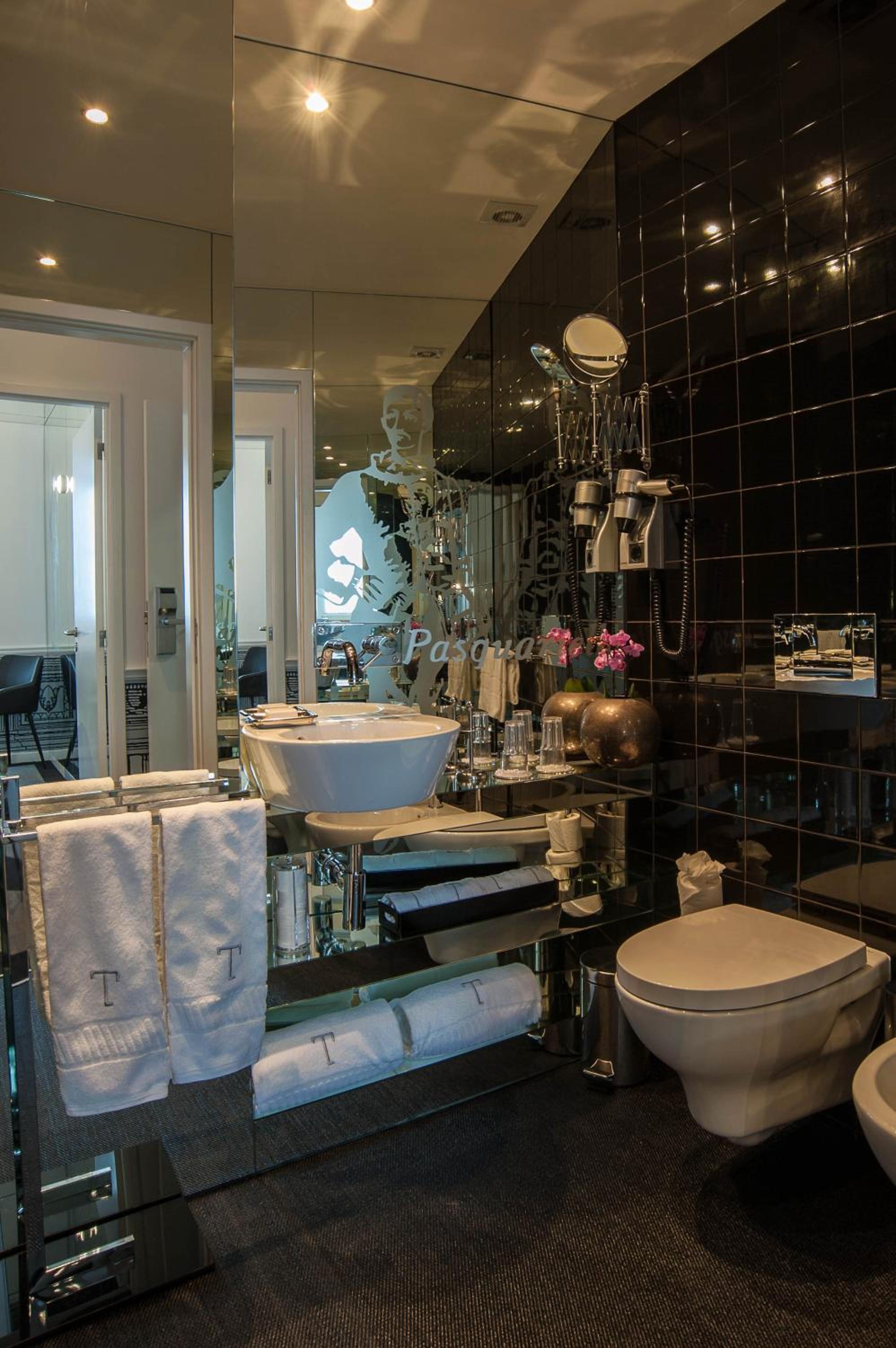 Teatro Boutique Rooms & Suites