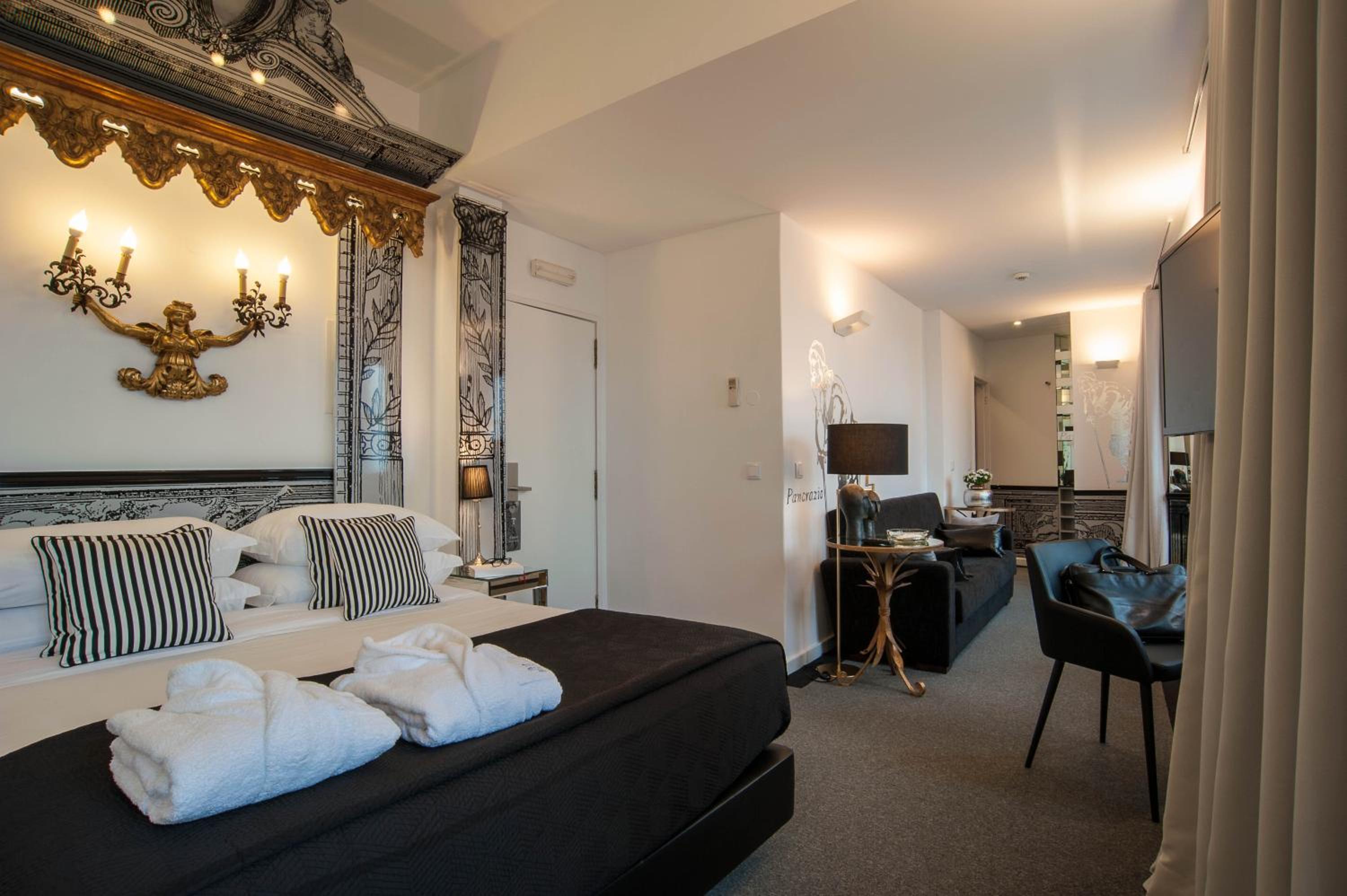 Teatro Boutique Rooms & Suites