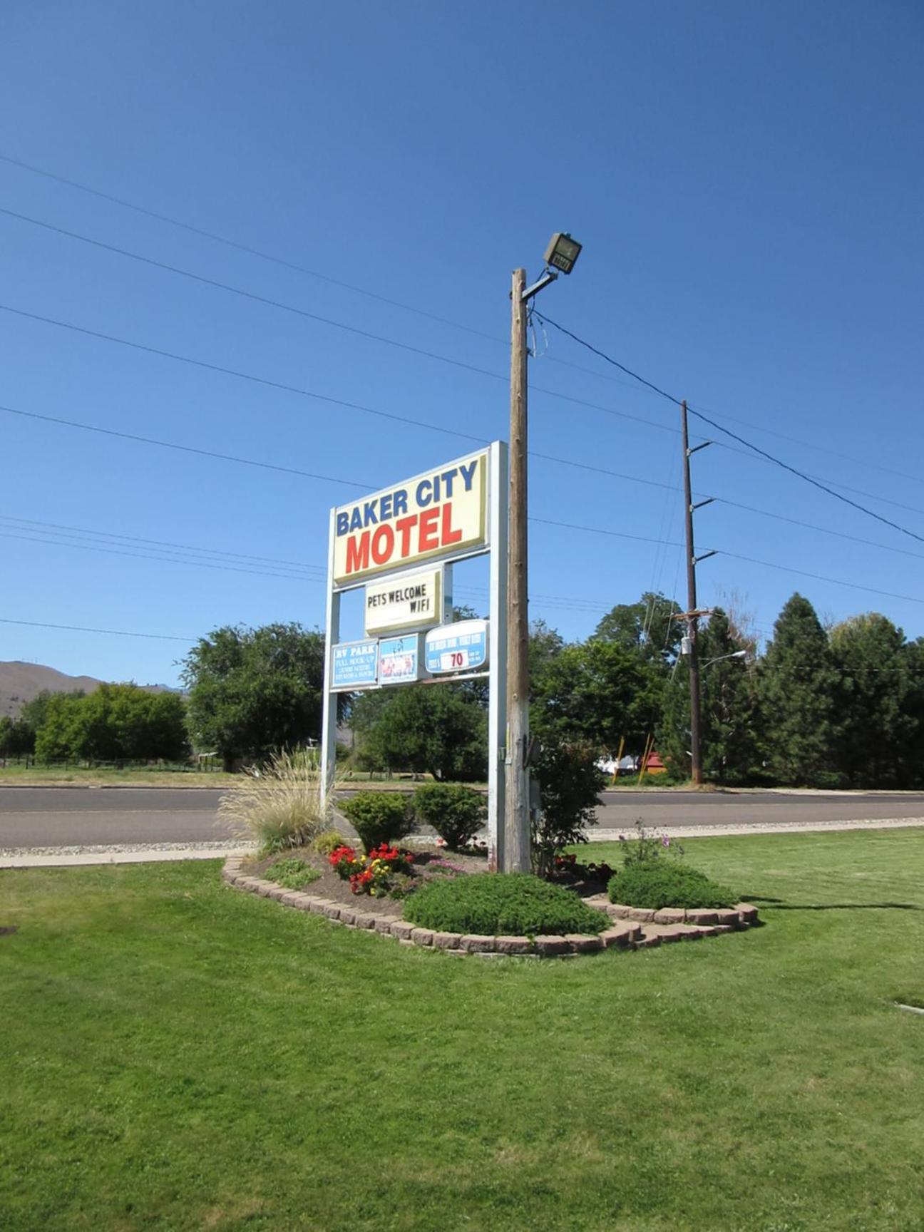 Baker City Vacations - Baker City Motel  RV - Property Image 2