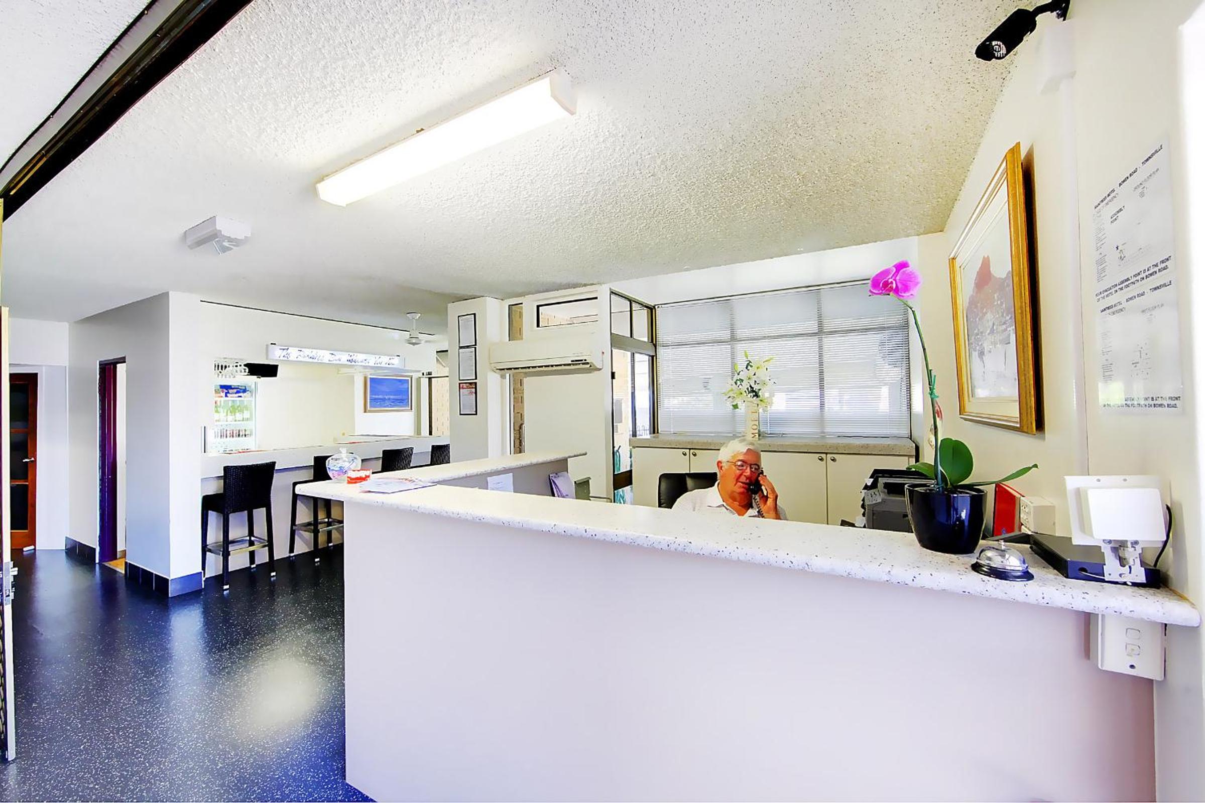 Raintree Motel