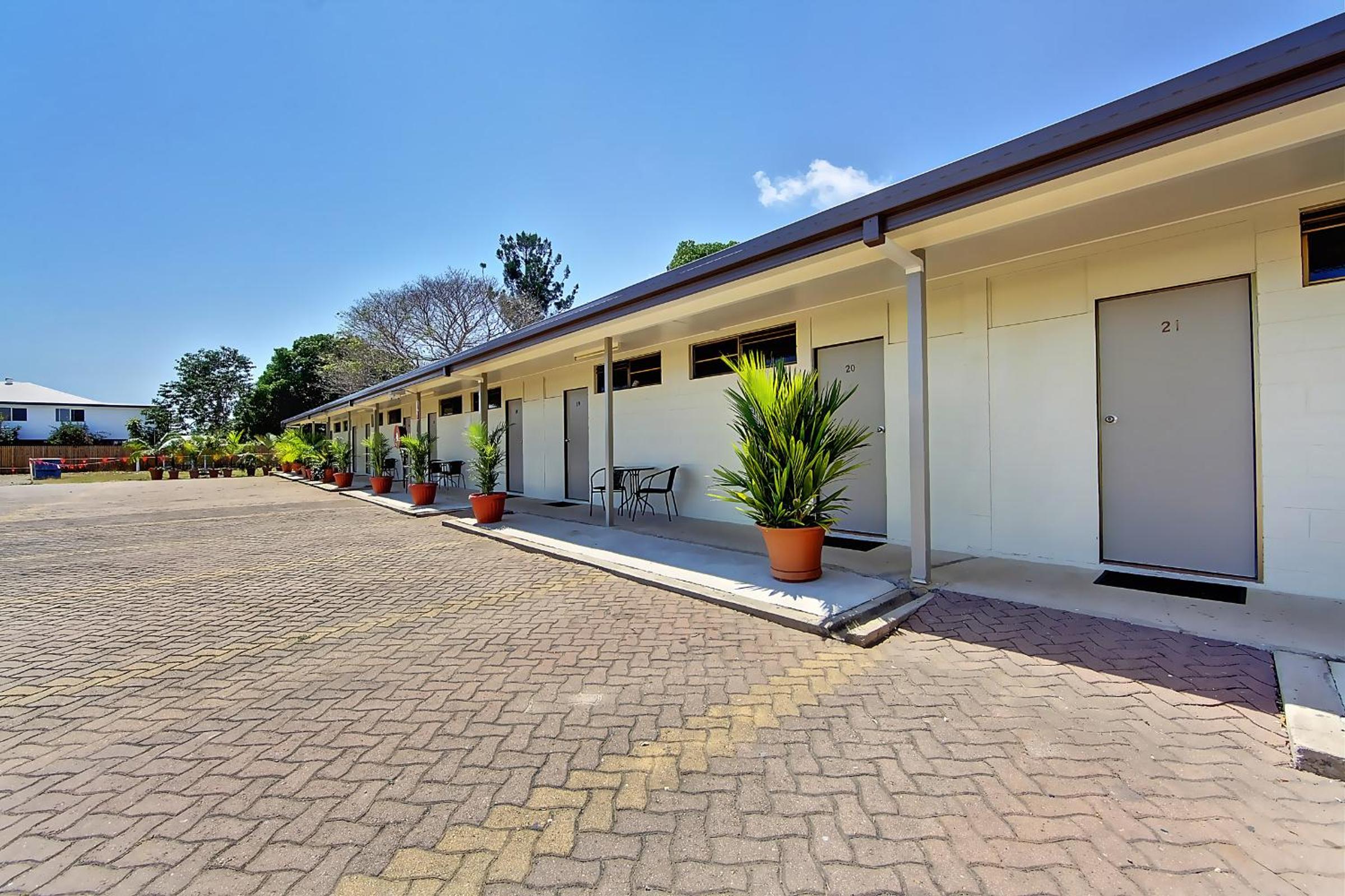 Raintree Motel