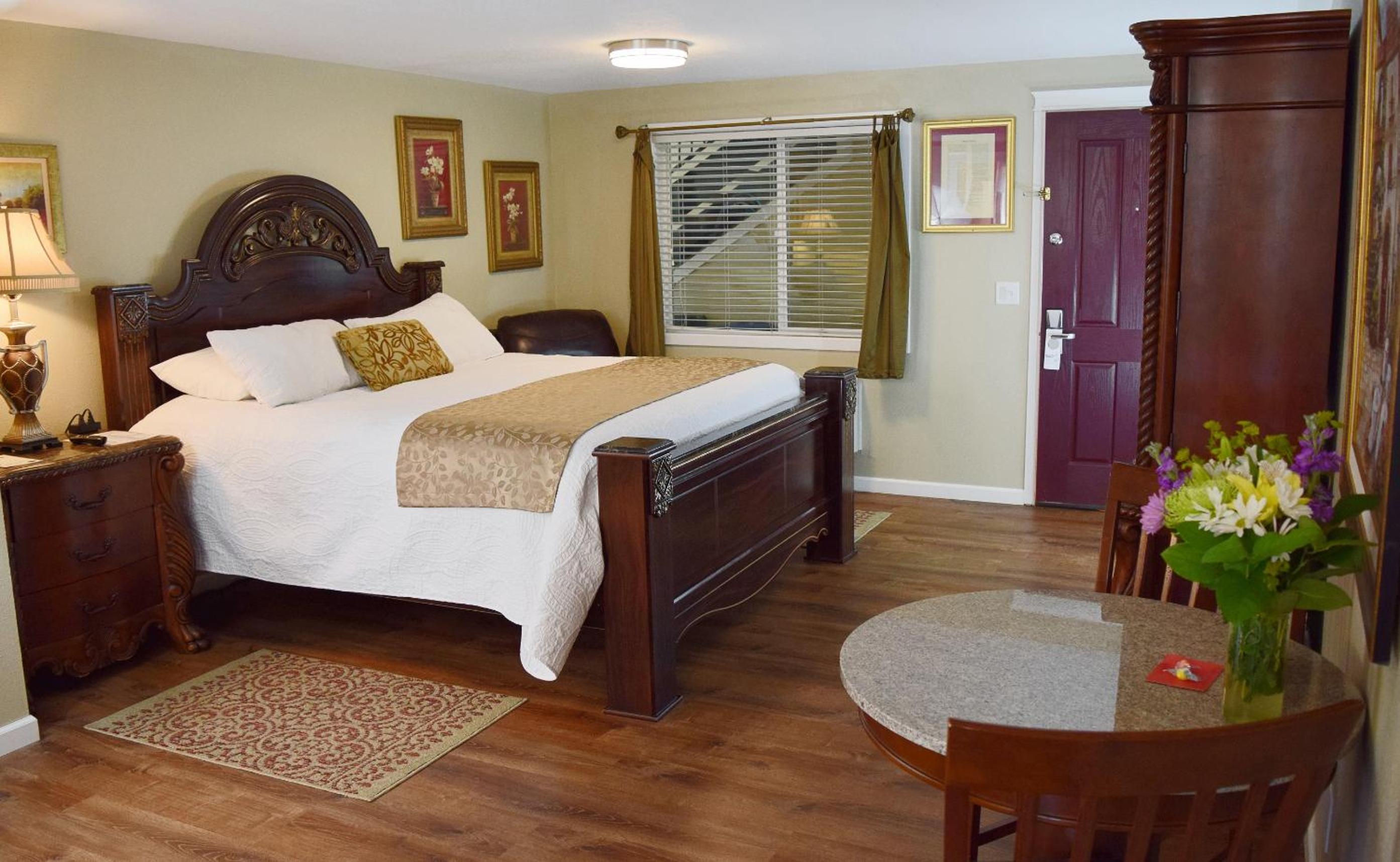 Silverton Inn & Suites view 4