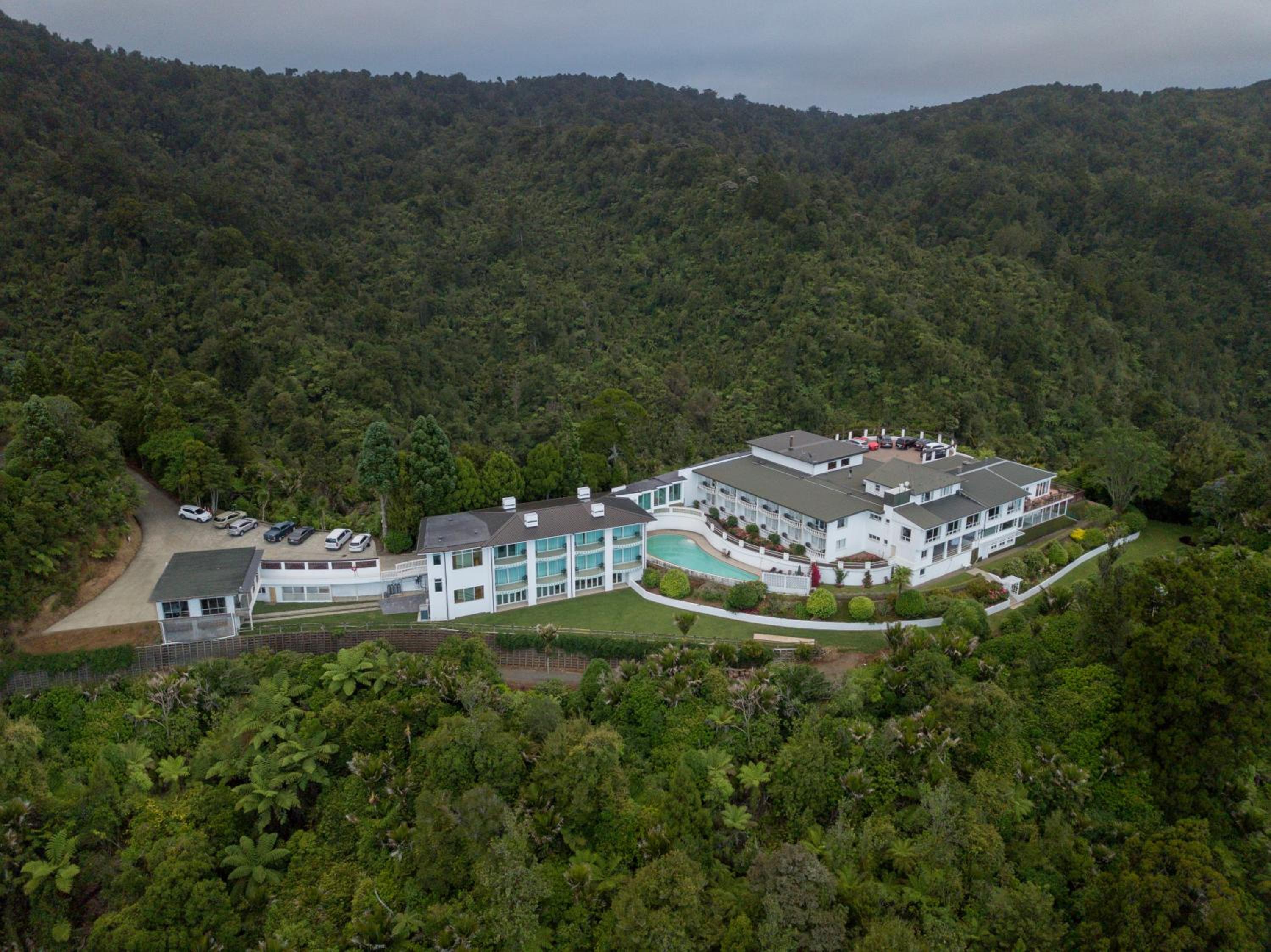 Hotel Waitakere Resort & Spa - Image 1