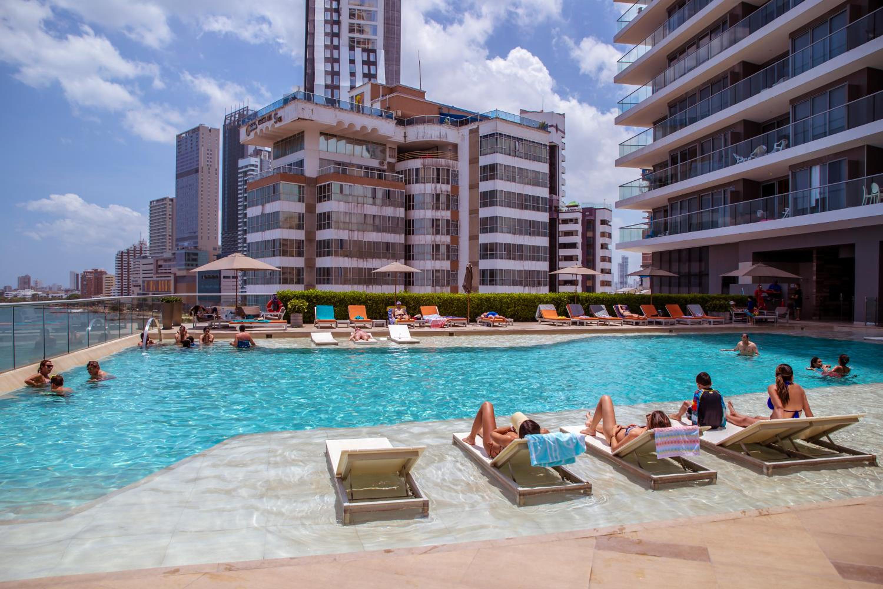 41st Fl Beach Condo in Bocagrande