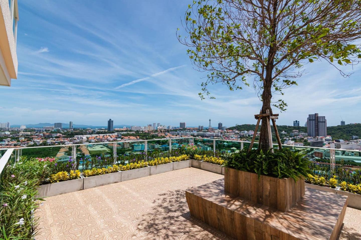 City Garden Tower by Pattaya Holiday view 2