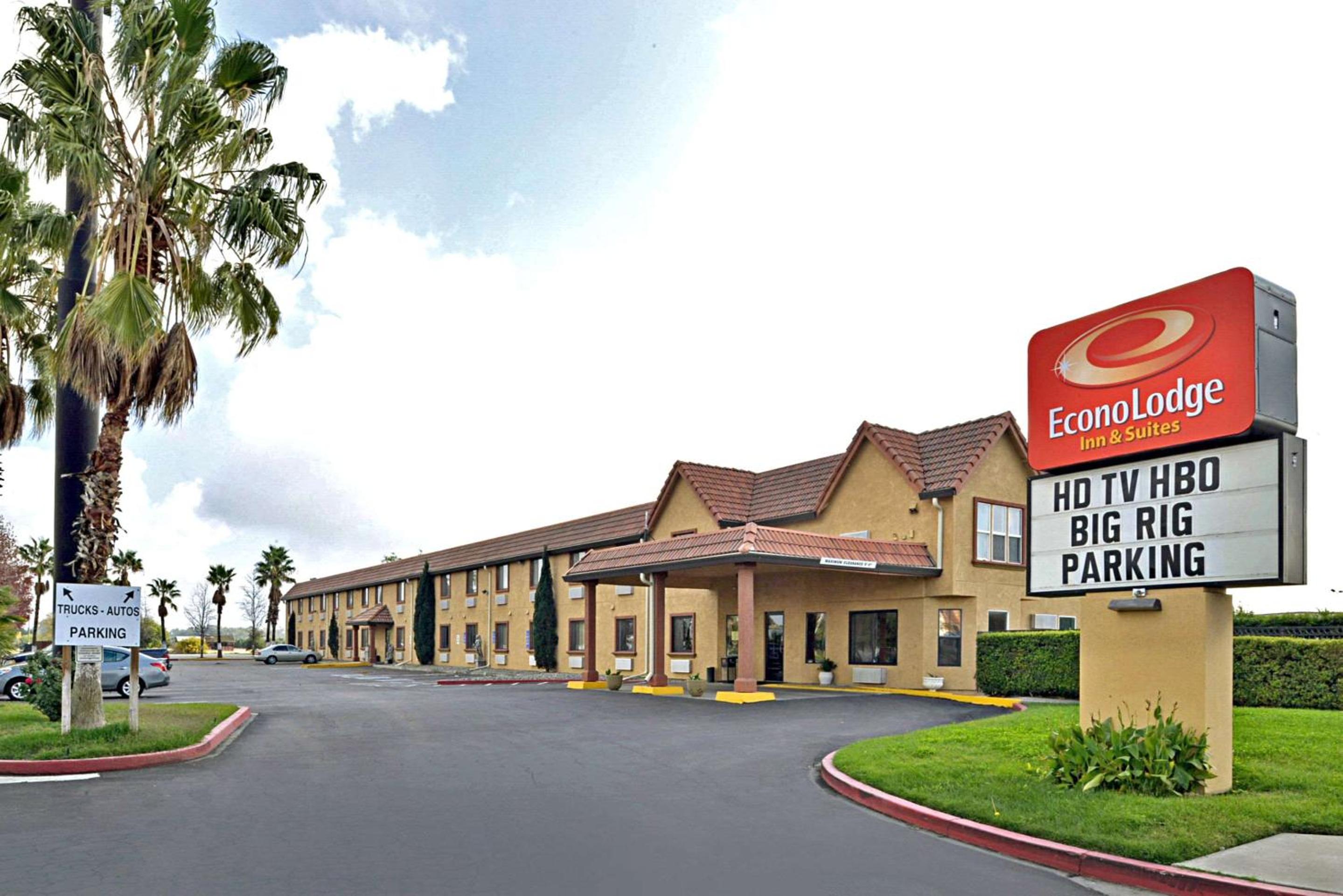 Econo Lodge Inn  Suites Corning - Property Image 4