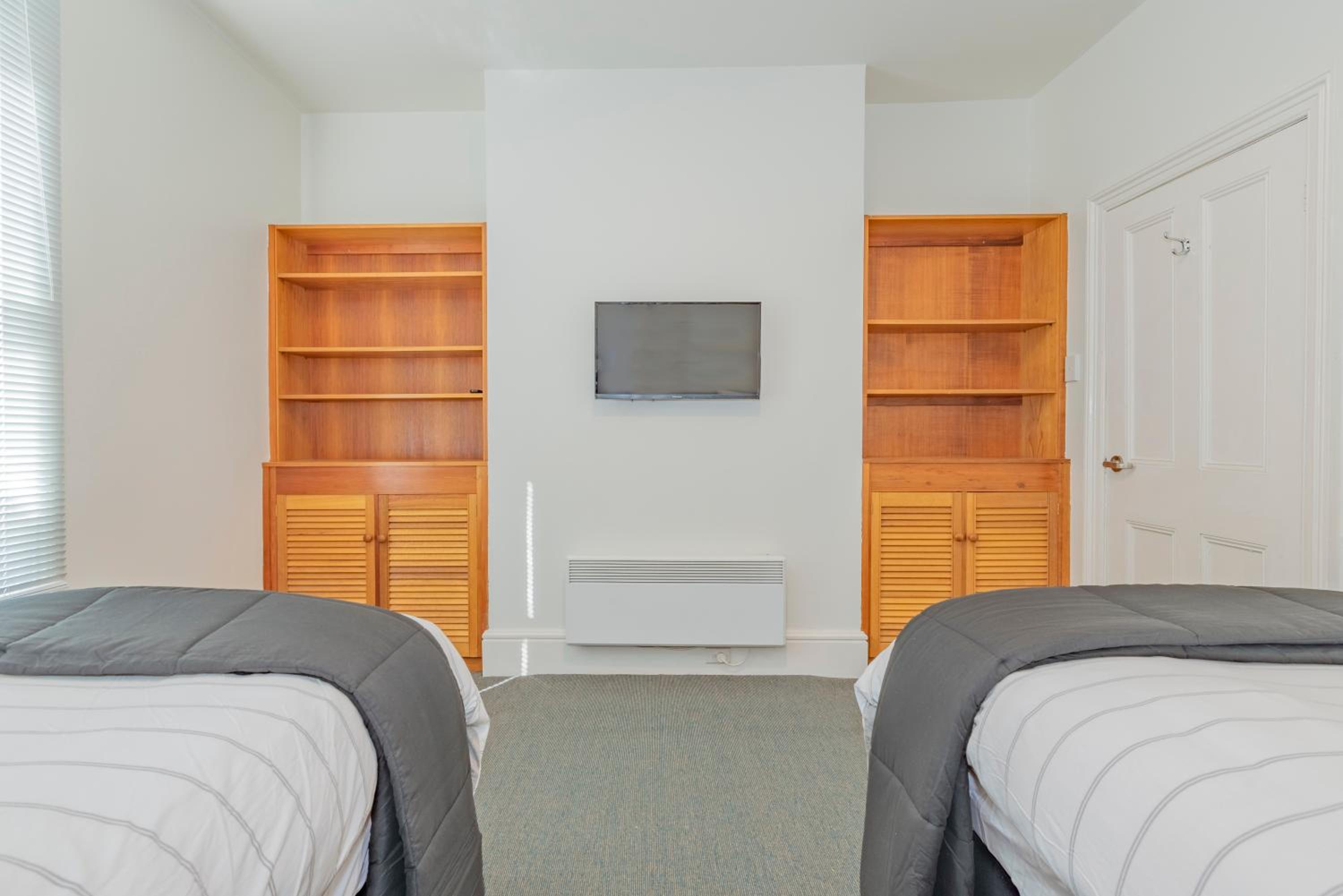 4 Bedroom House - Hobart CBD - Free Parking - Free WIFI