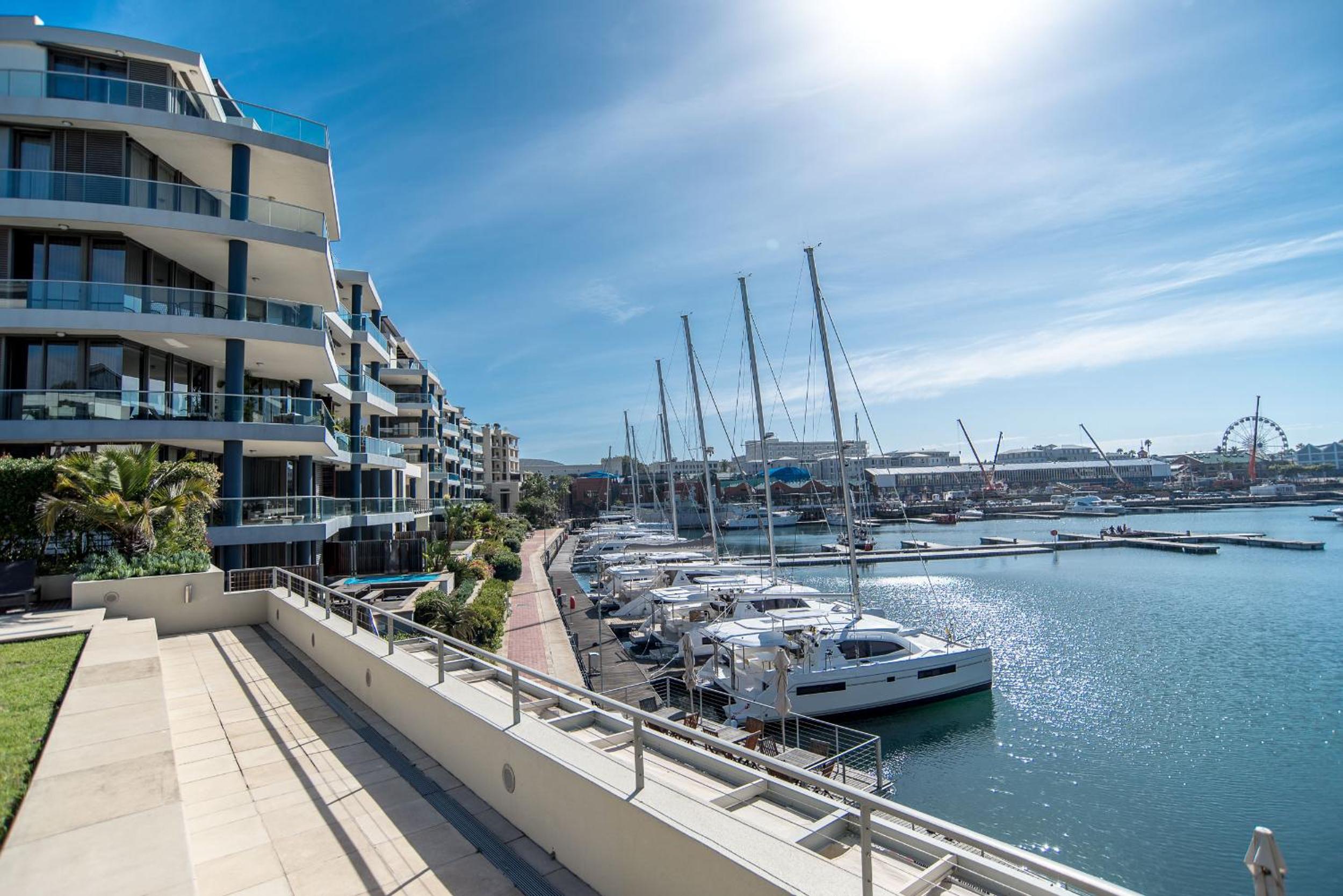 Elegant Waterfront Apartment with No Loadshedding