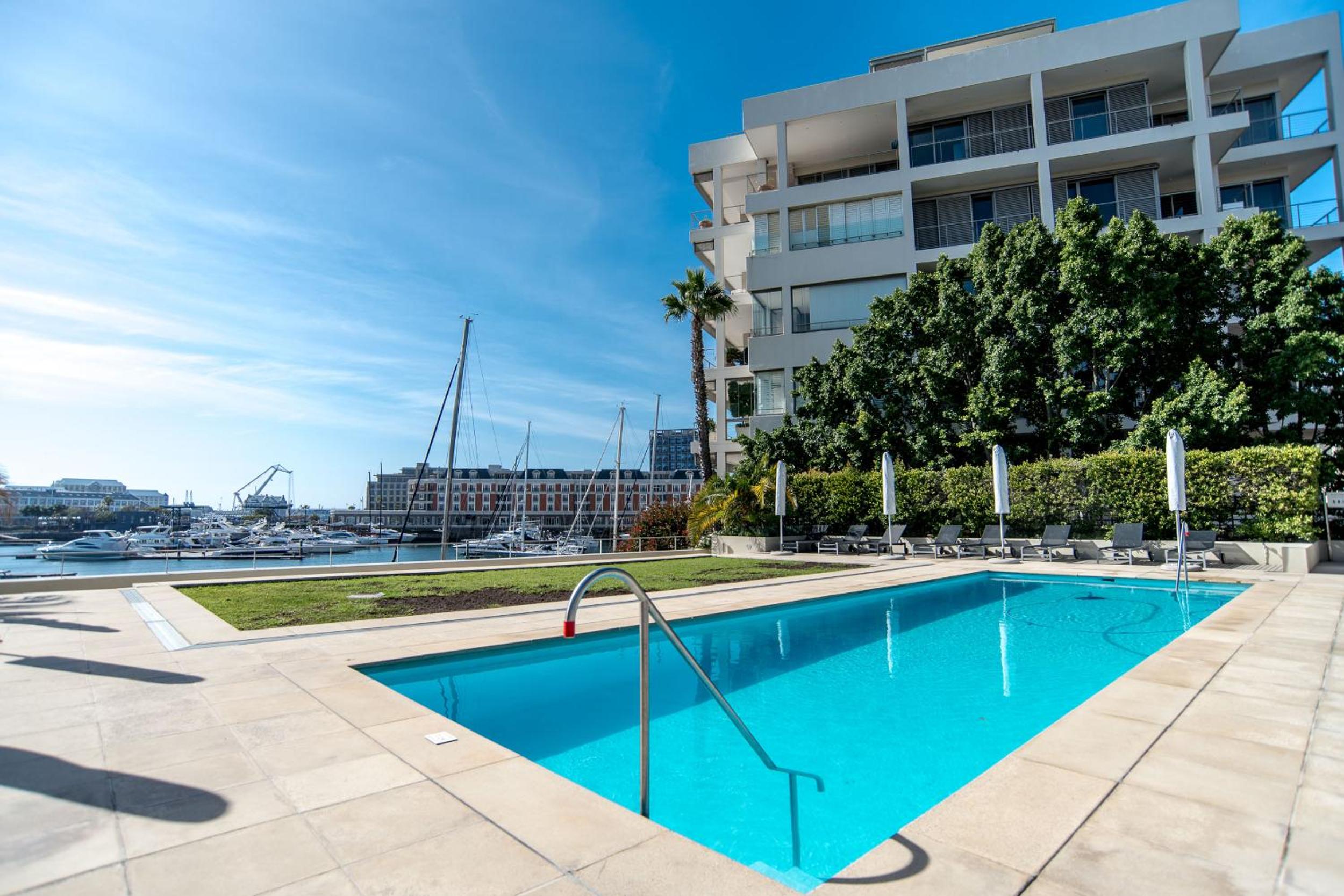 Elegant Waterfront Apartment with No Loadshedding