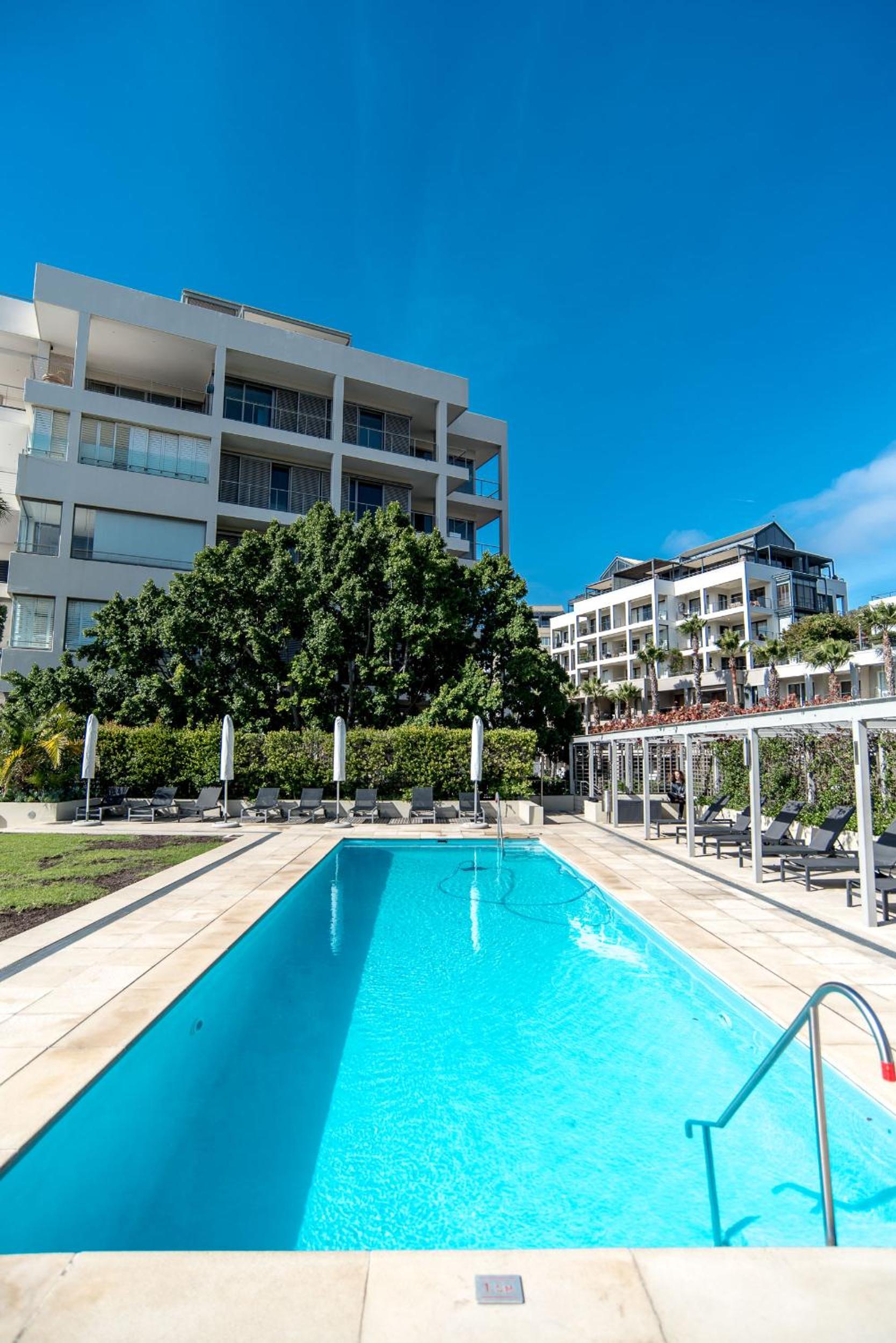 Elegant Waterfront Apartment with No Loadshedding