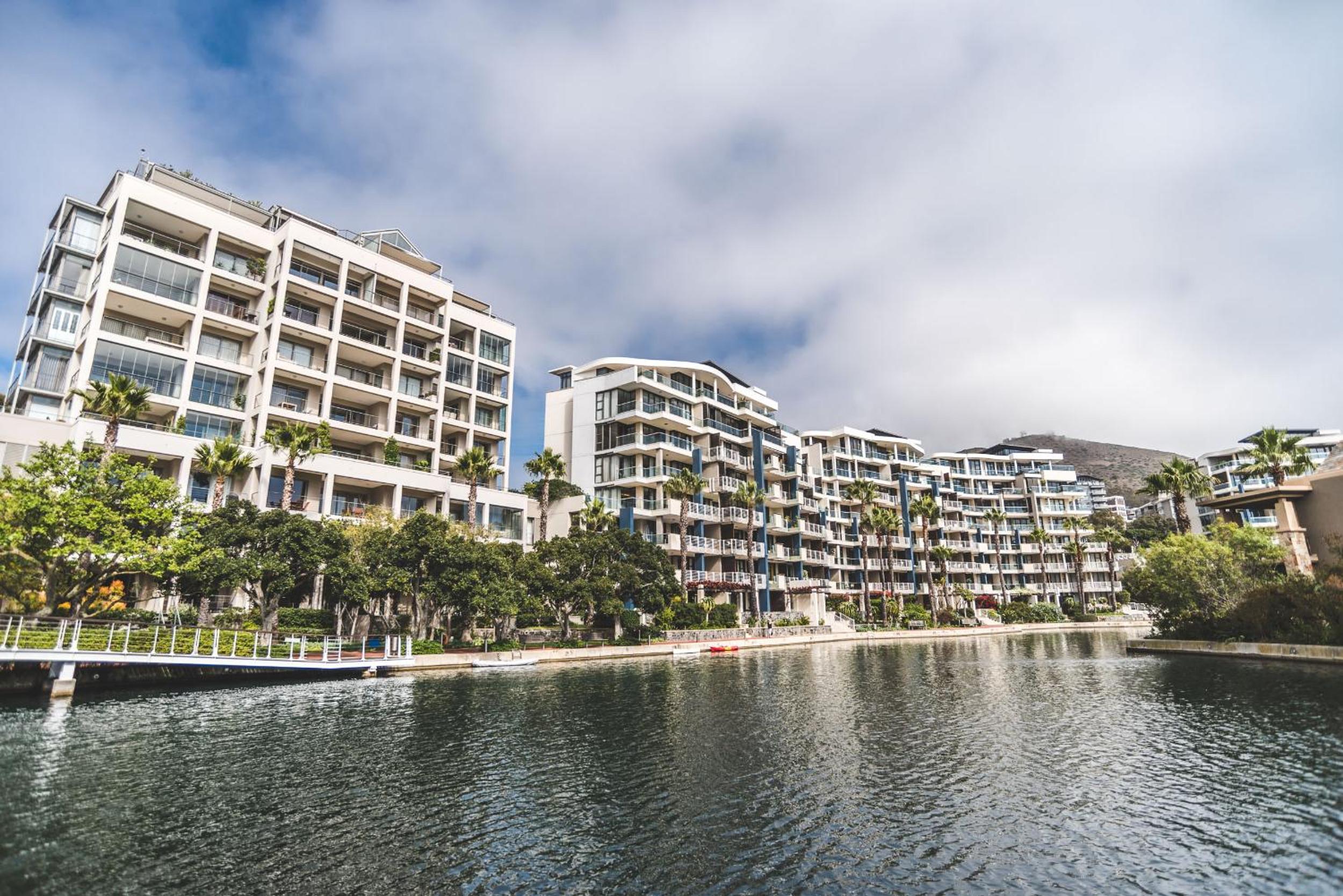 Elegant Waterfront Apartment with No Loadshedding