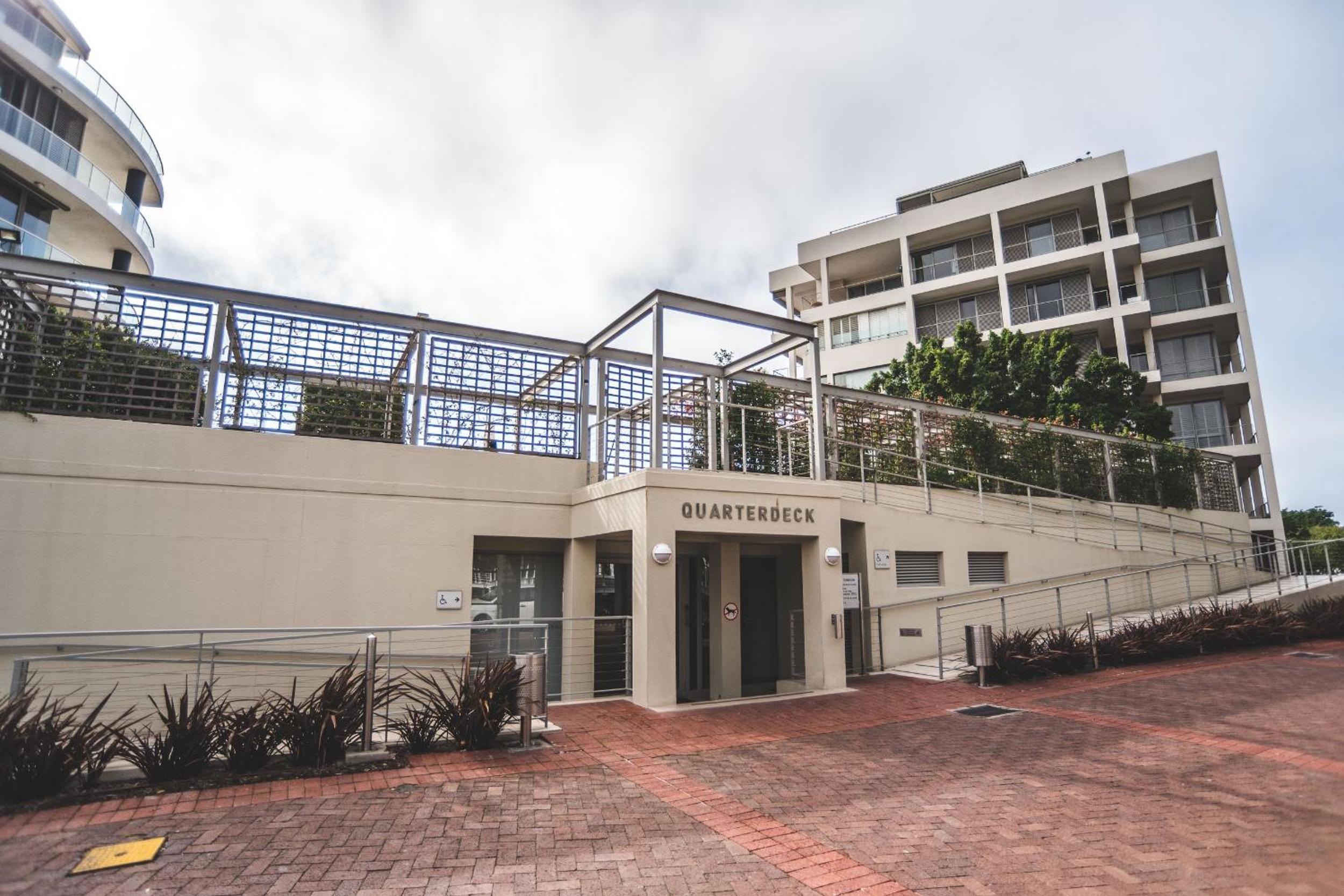 Elegant Waterfront Apartment with No Loadshedding