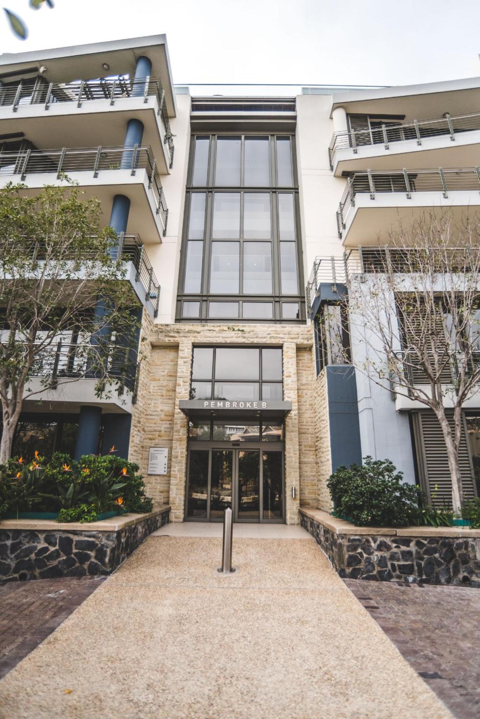 Elegant Waterfront Apartment with No Loadshedding