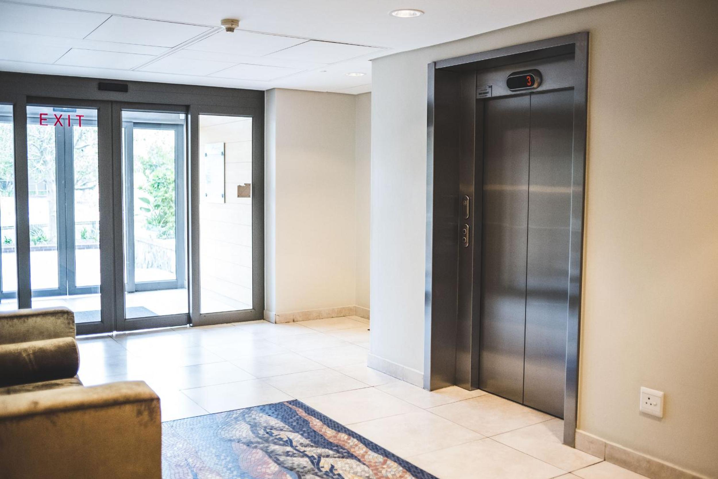 Elegant Waterfront Apartment with No Loadshedding