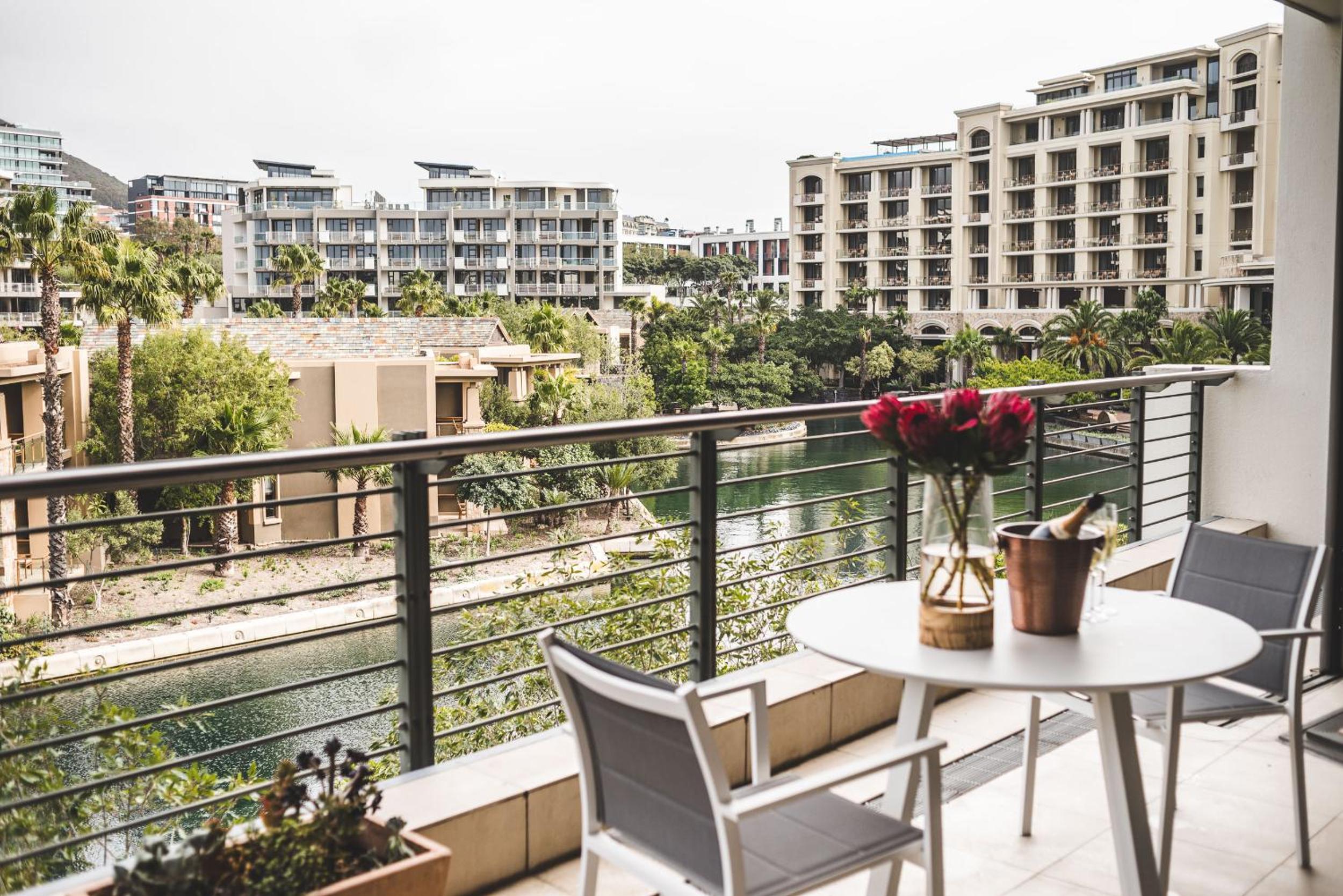 Elegant Waterfront Apartment with No Loadshedding