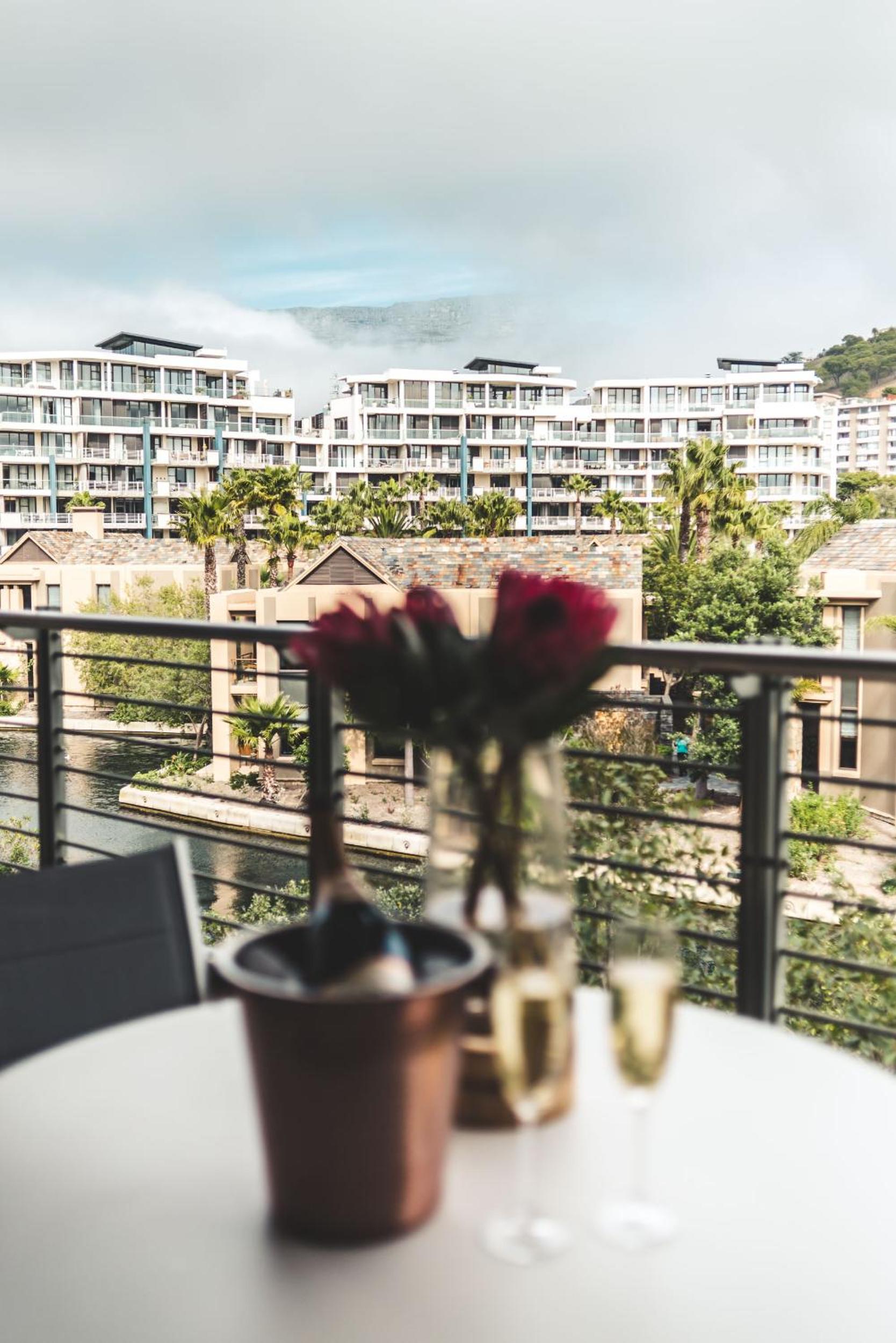 Elegant Waterfront Apartment with No Loadshedding