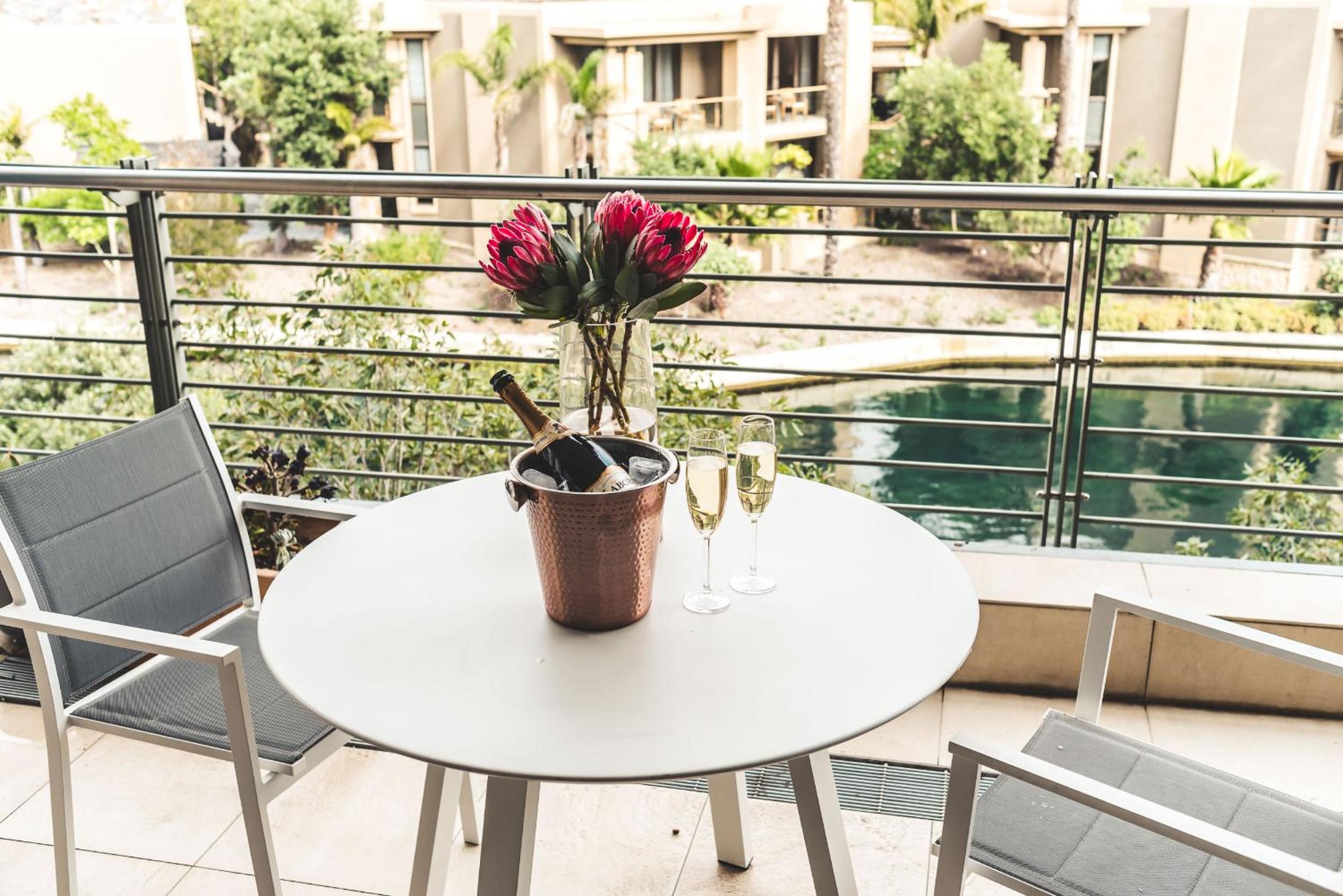 Elegant Waterfront Apartment with No Loadshedding