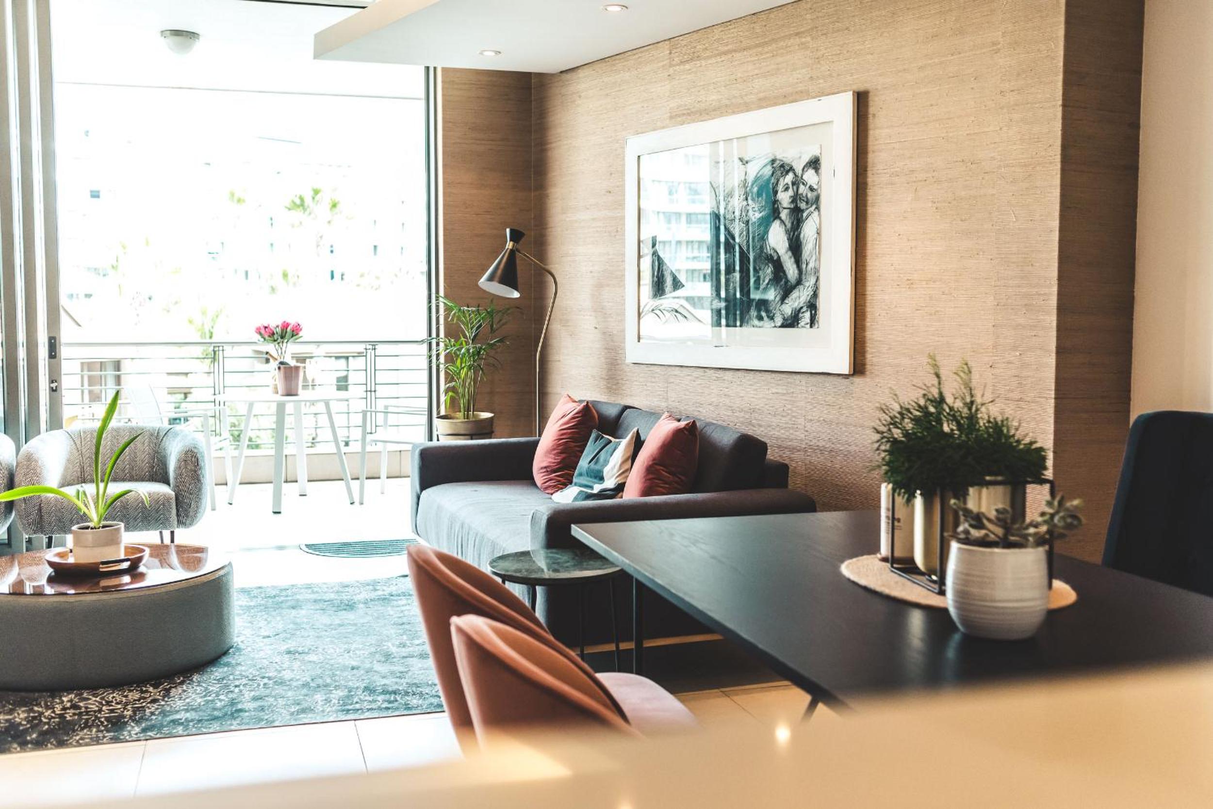 Elegant Waterfront Apartment with No Loadshedding