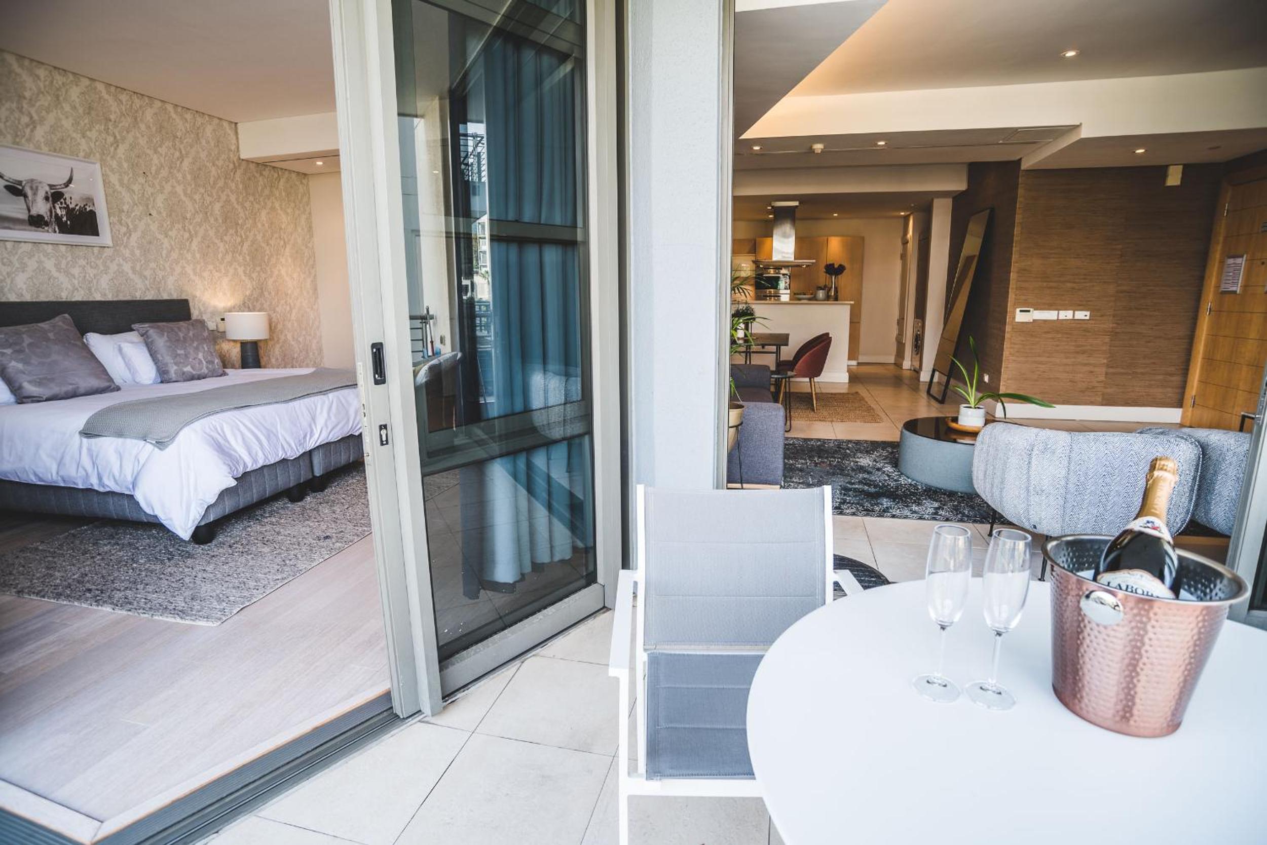 Elegant Waterfront Apartment with No Loadshedding