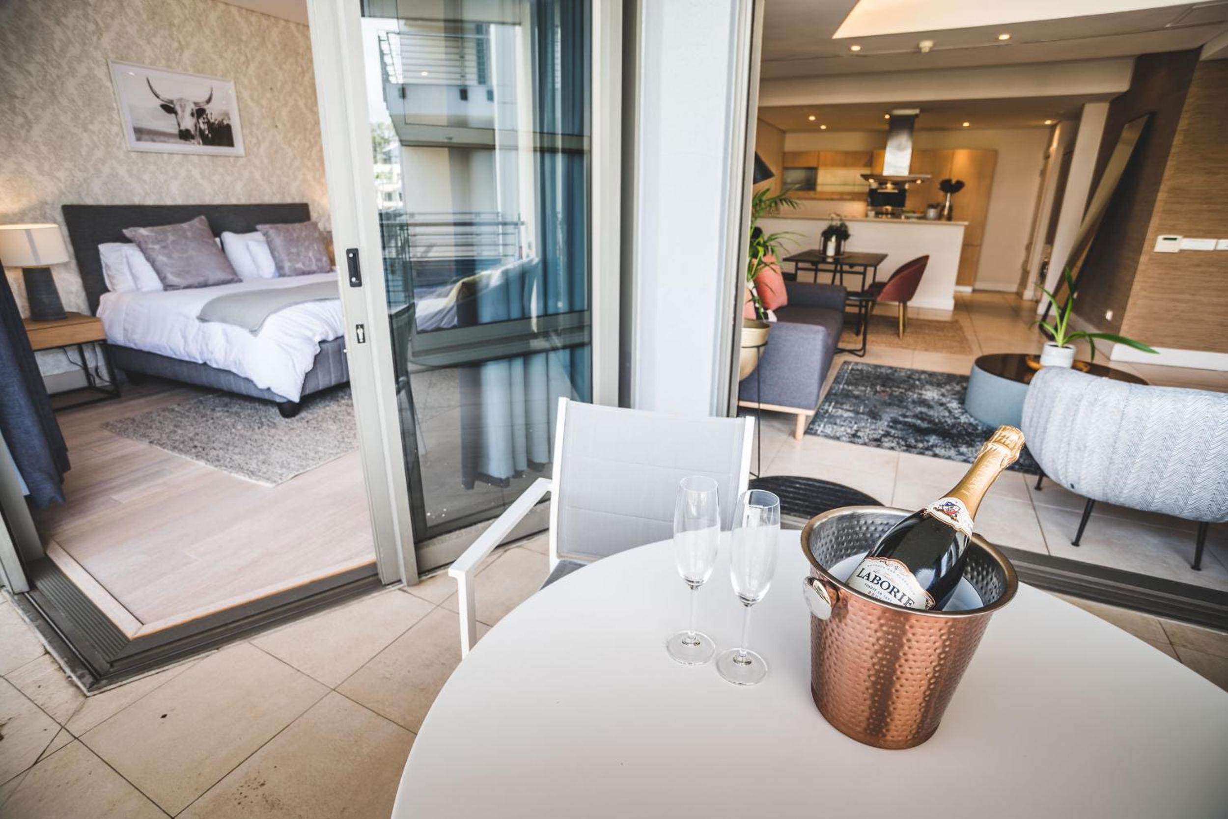 Elegant Waterfront Apartment with No Loadshedding