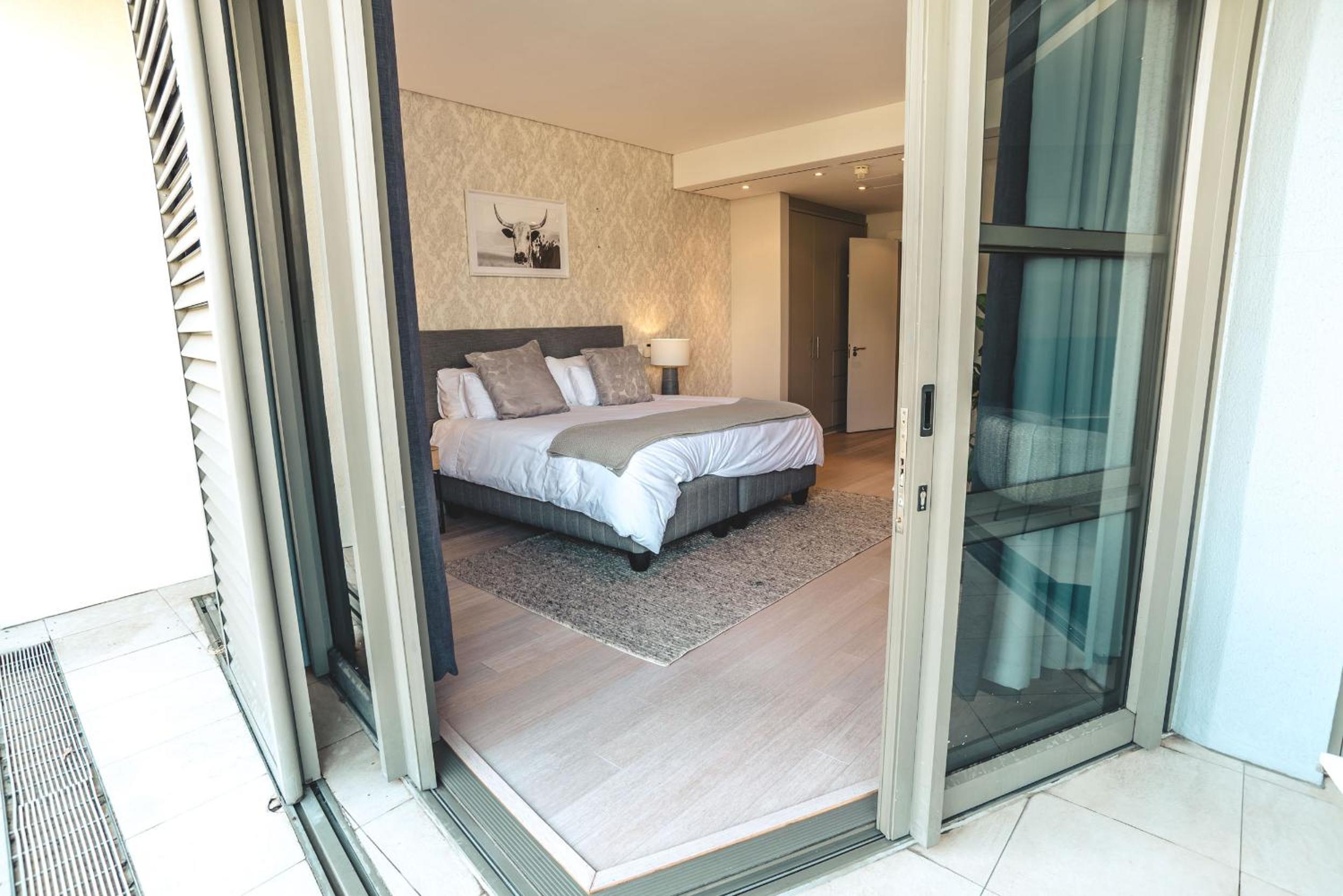 Elegant Waterfront Apartment with No Loadshedding