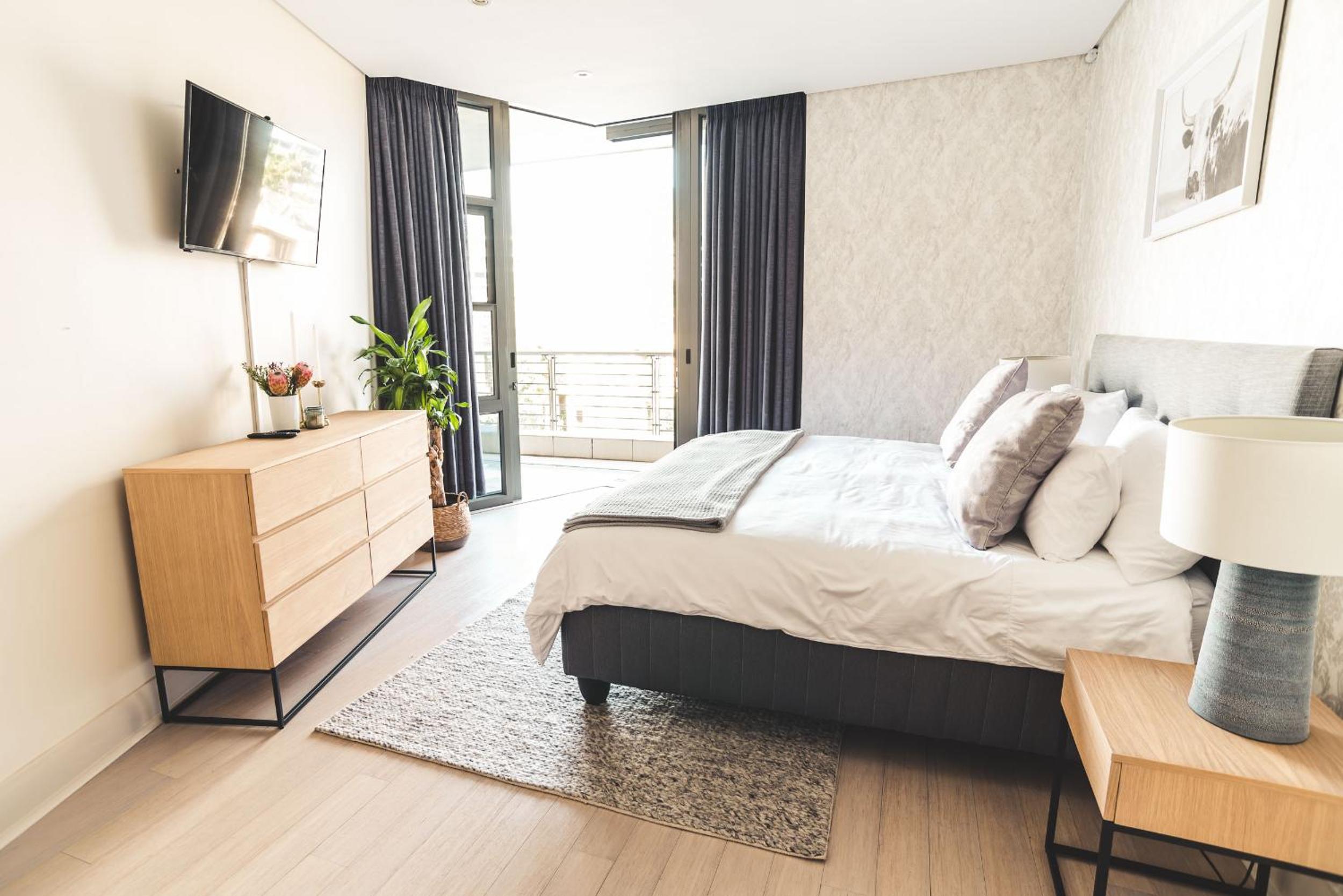 Elegant Waterfront Apartment with No Loadshedding