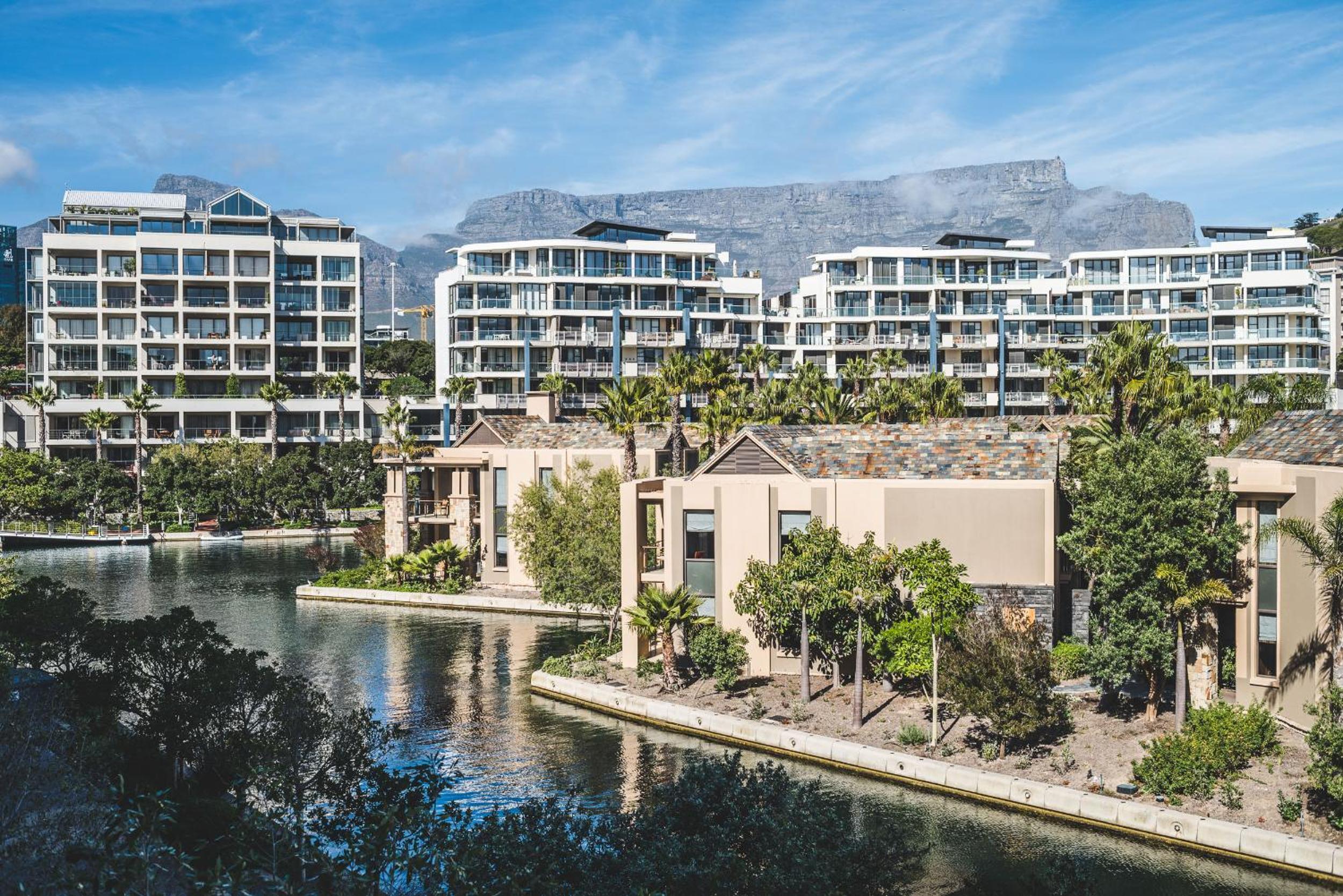 Elegant Waterfront Apartment with No Loadshedding