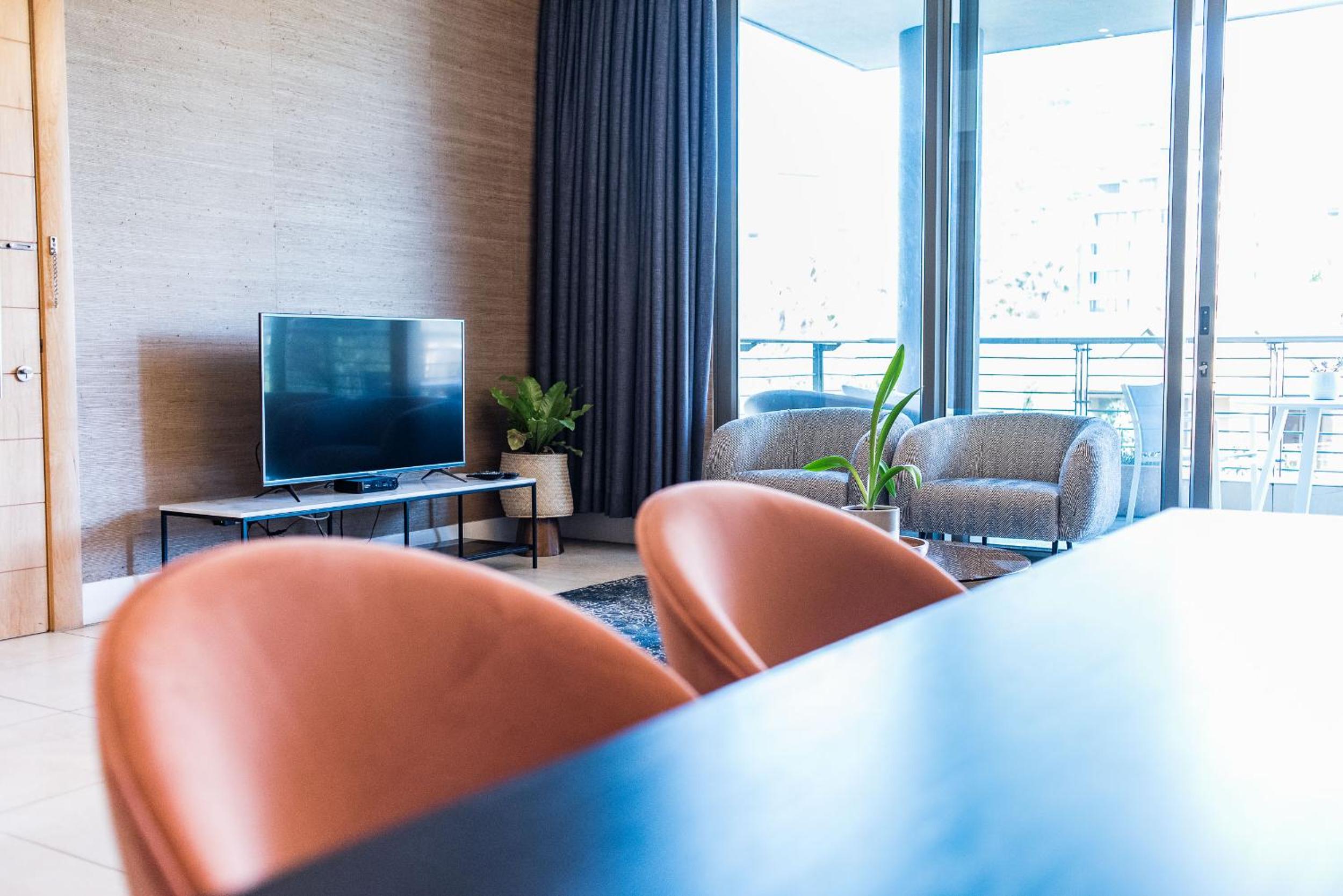 Elegant Waterfront Apartment with No Loadshedding