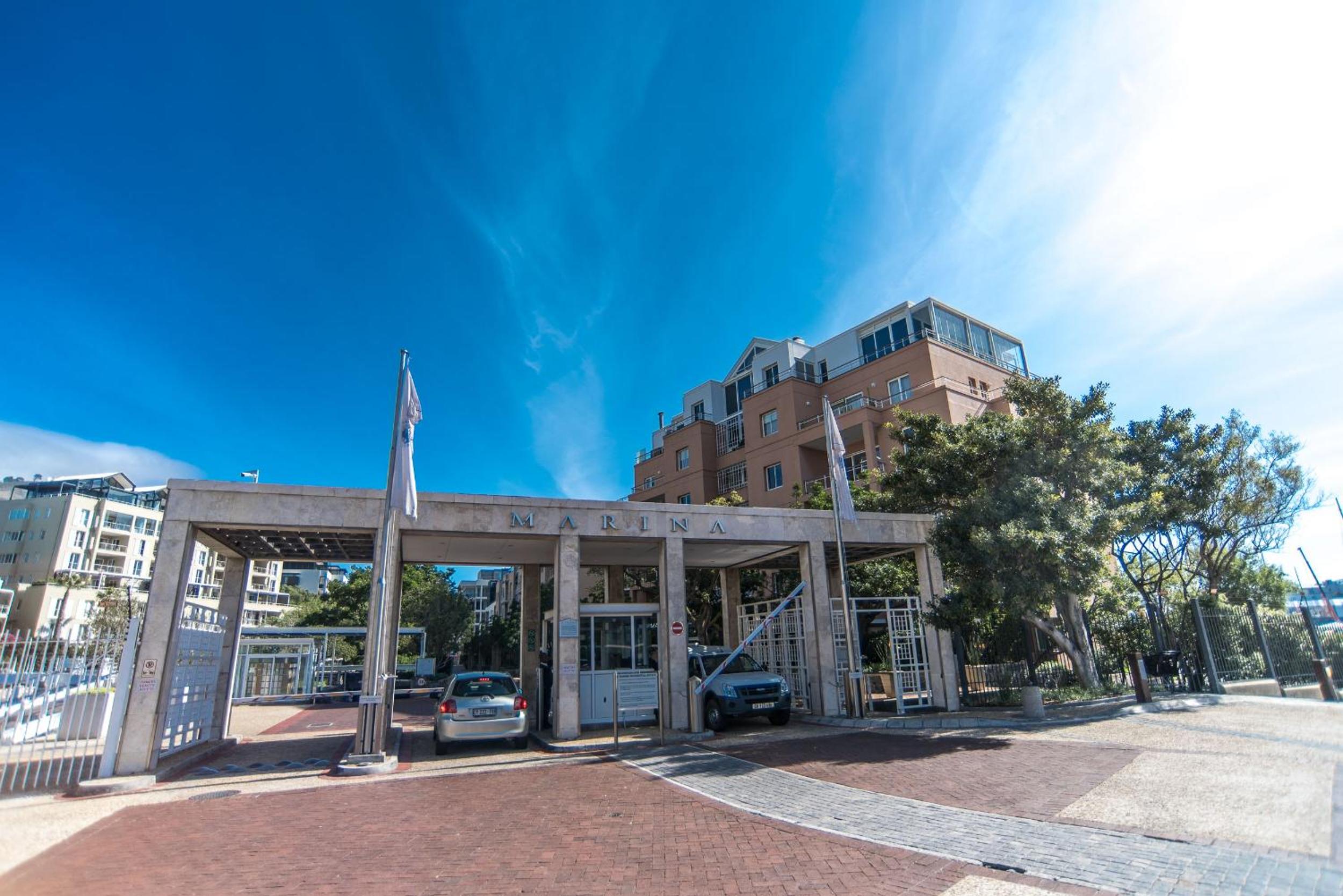 Elegant Waterfront Apartment with No Loadshedding