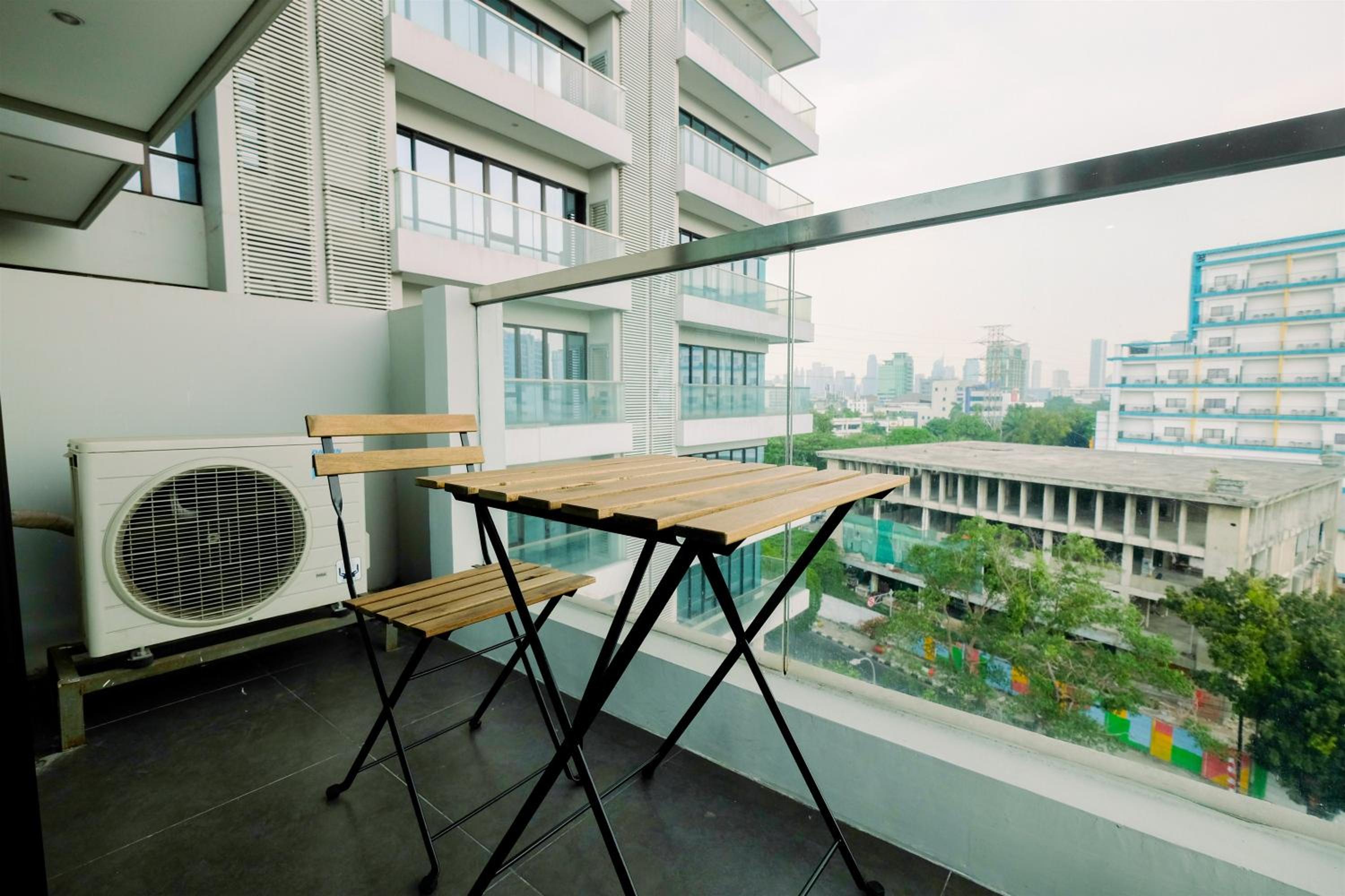 Monas View Studio Apartment at Capitol Suites By Travelio view 5