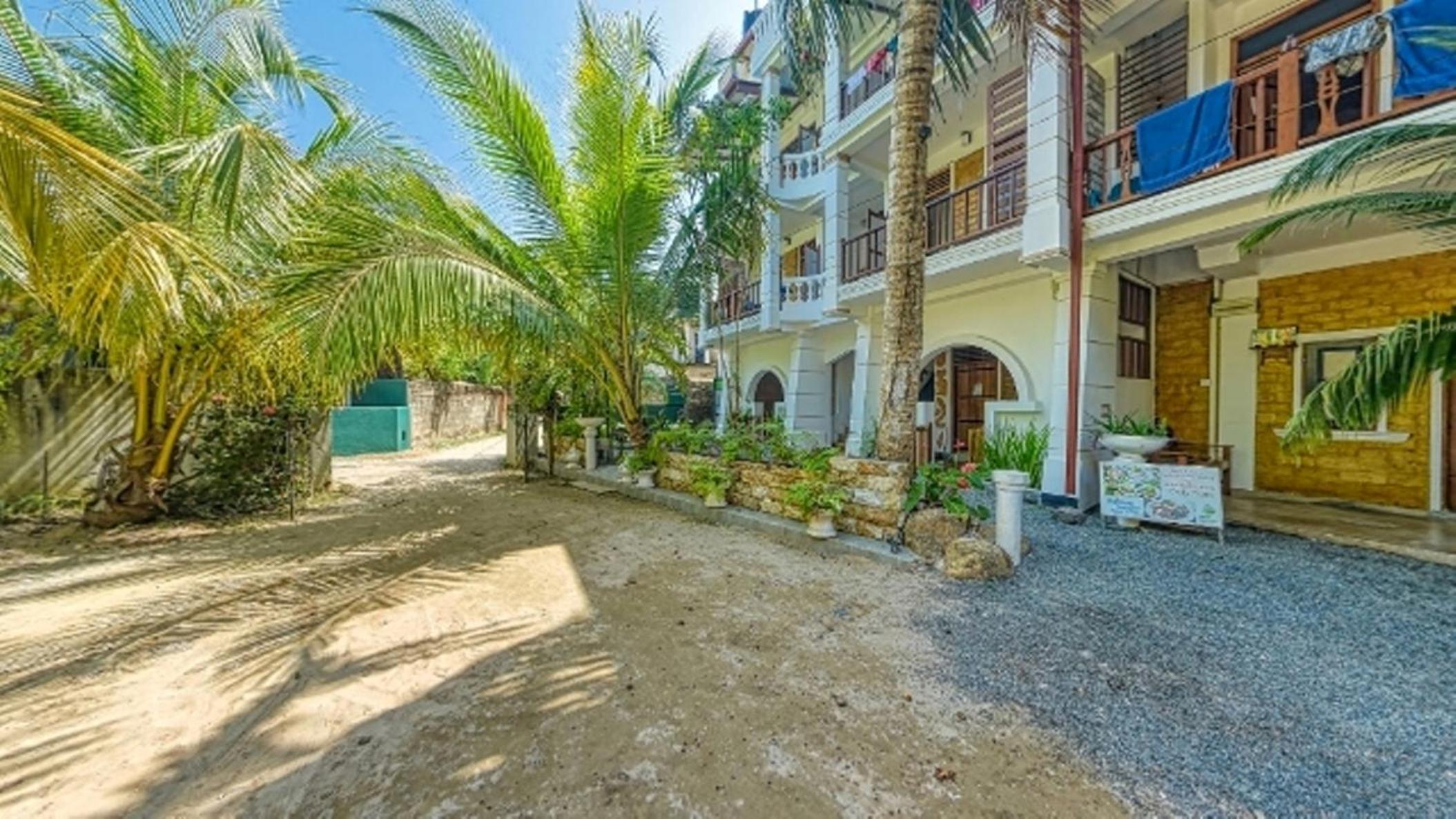 Hotel Sky Garden Mini Hotel - Image 1