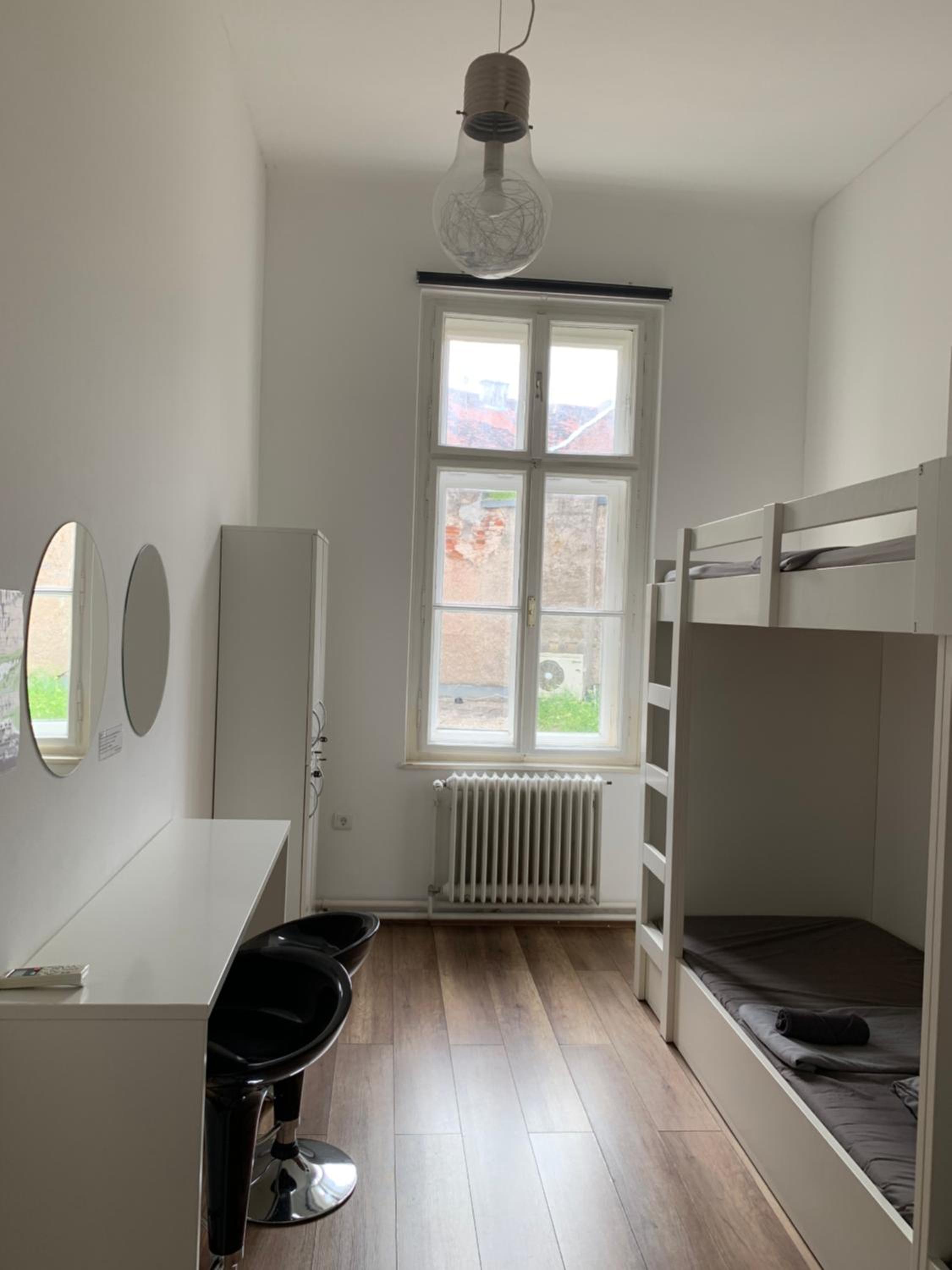 Lovecroatia Zagreb-'Paxnest' HOSTEL, No party! Cozy and quiet! Separated Men and women's Dormitory and Shower room! Indoor shoes provided! Lower beds with  view 5